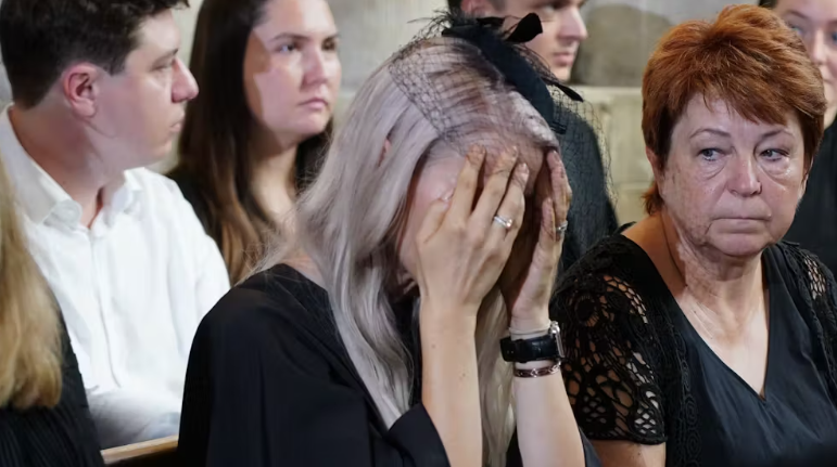 Heute.at - Familie Lugner wendet sich von Witwe Simone ab