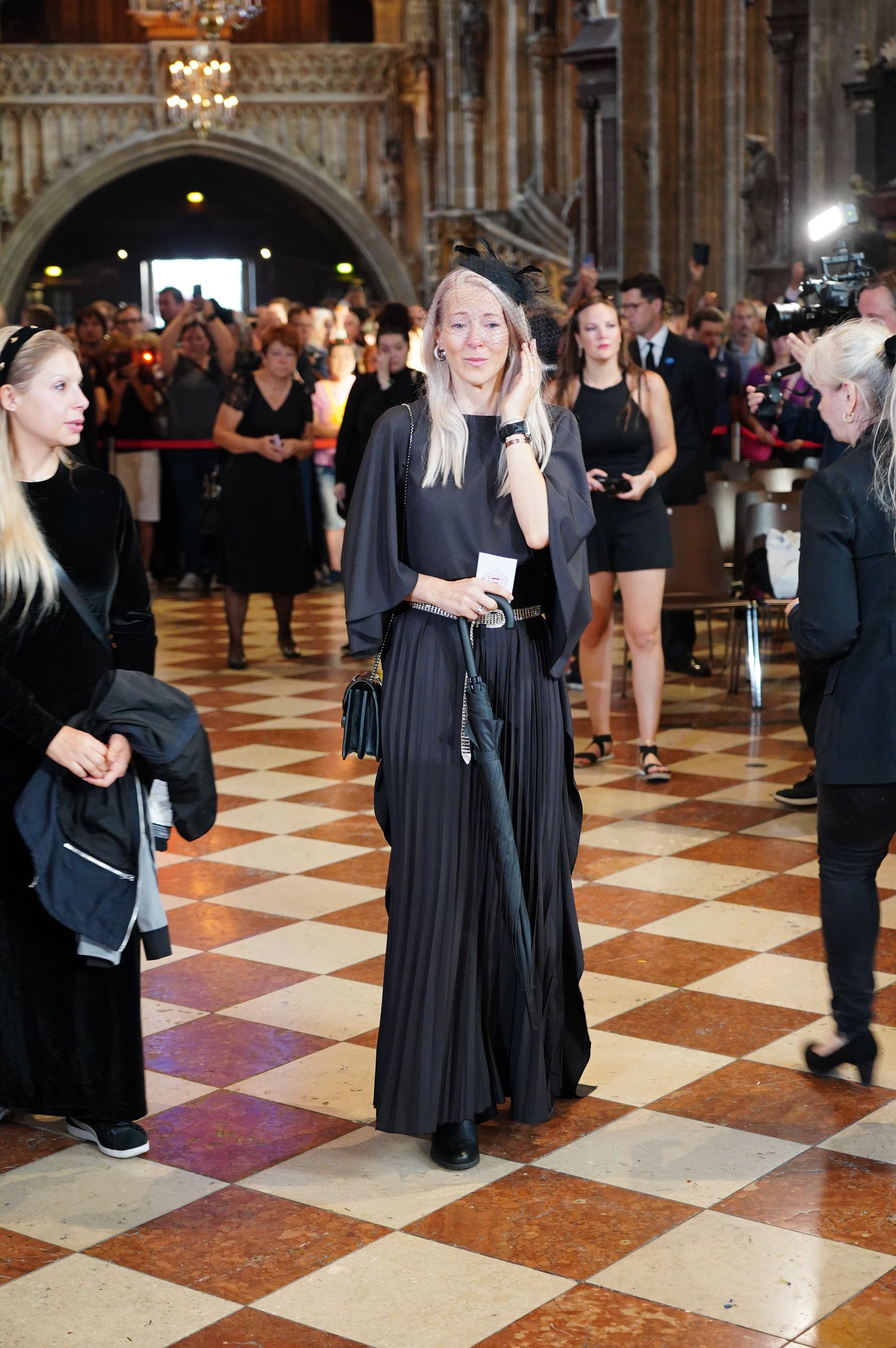 Simone Lugner bei Richard Lugners Trauerfeier.