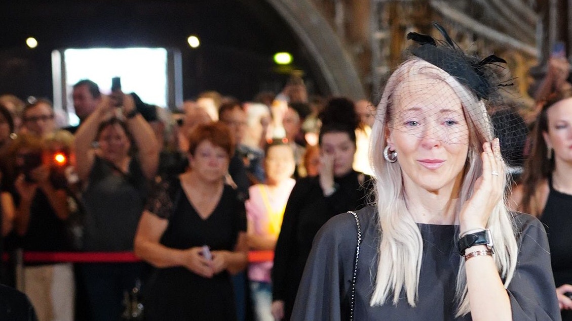 Simone Lugner erschien nahezu ungeschminkt nach allen anderen 