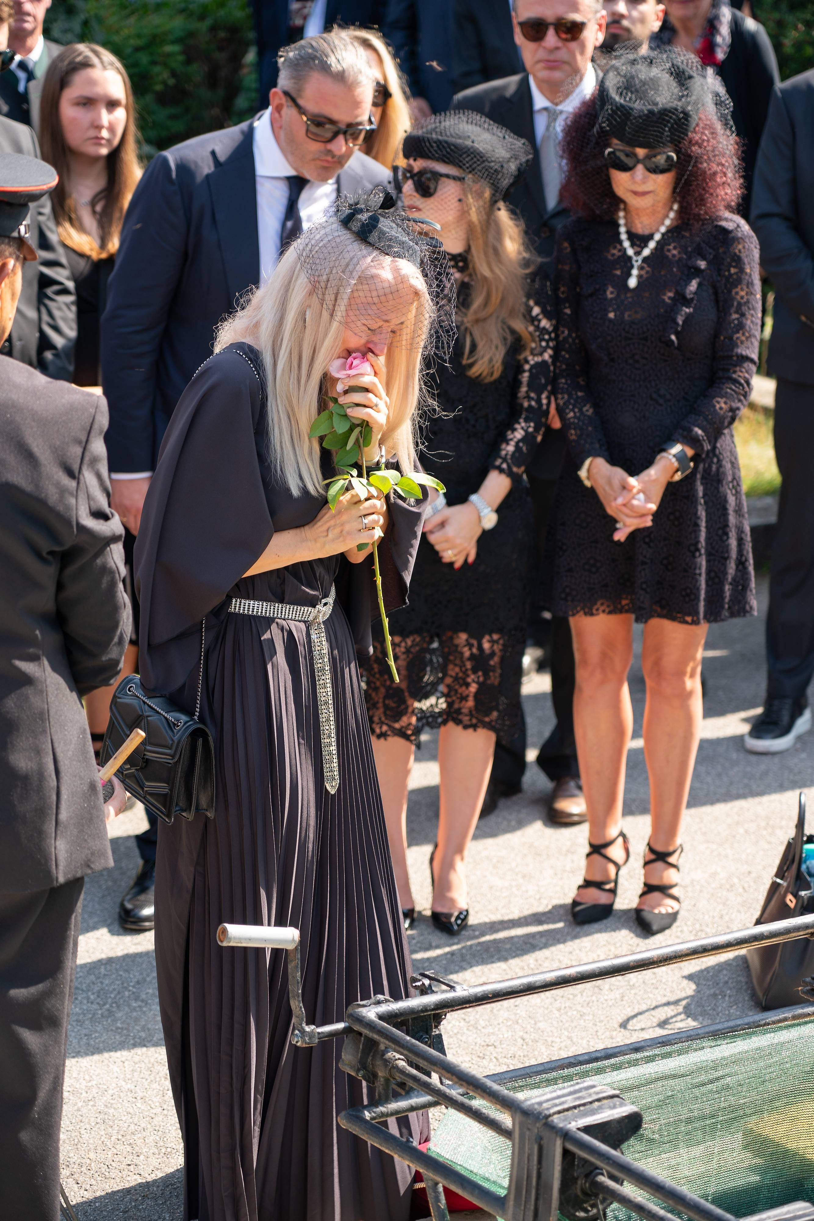Heute.at - Mausi Lugner nimmt Stellung zu Eiszeit mit Simone!