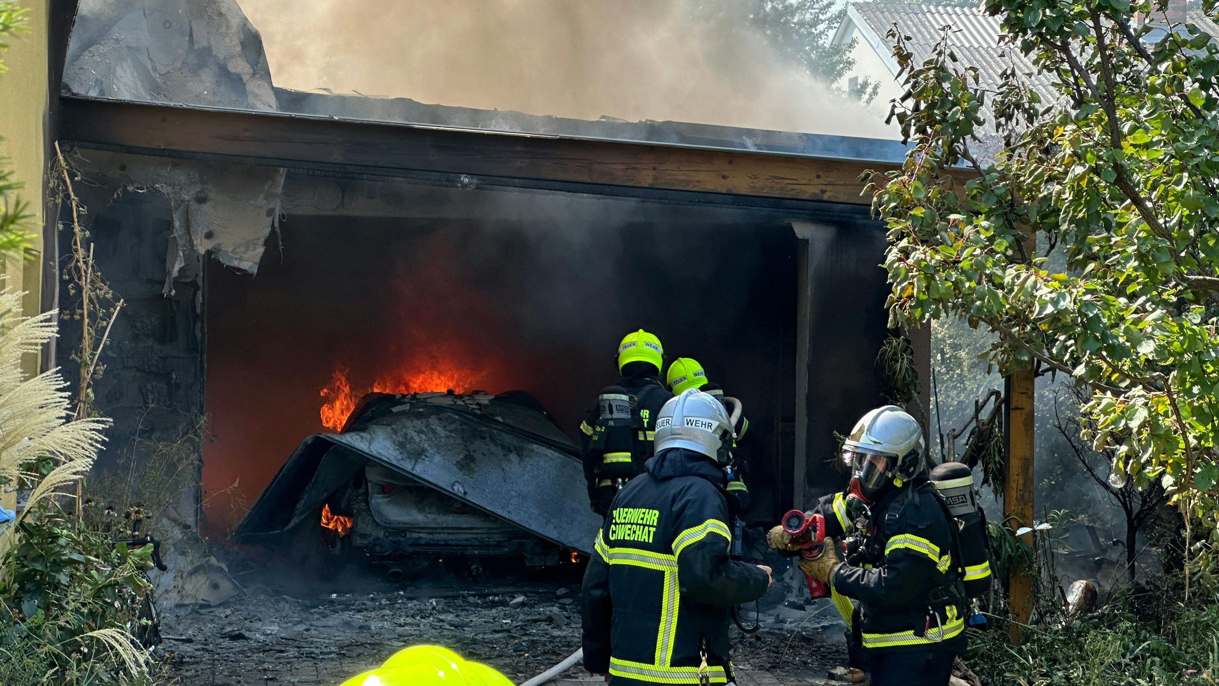 Garage ging in Schwechat in Flammen auf