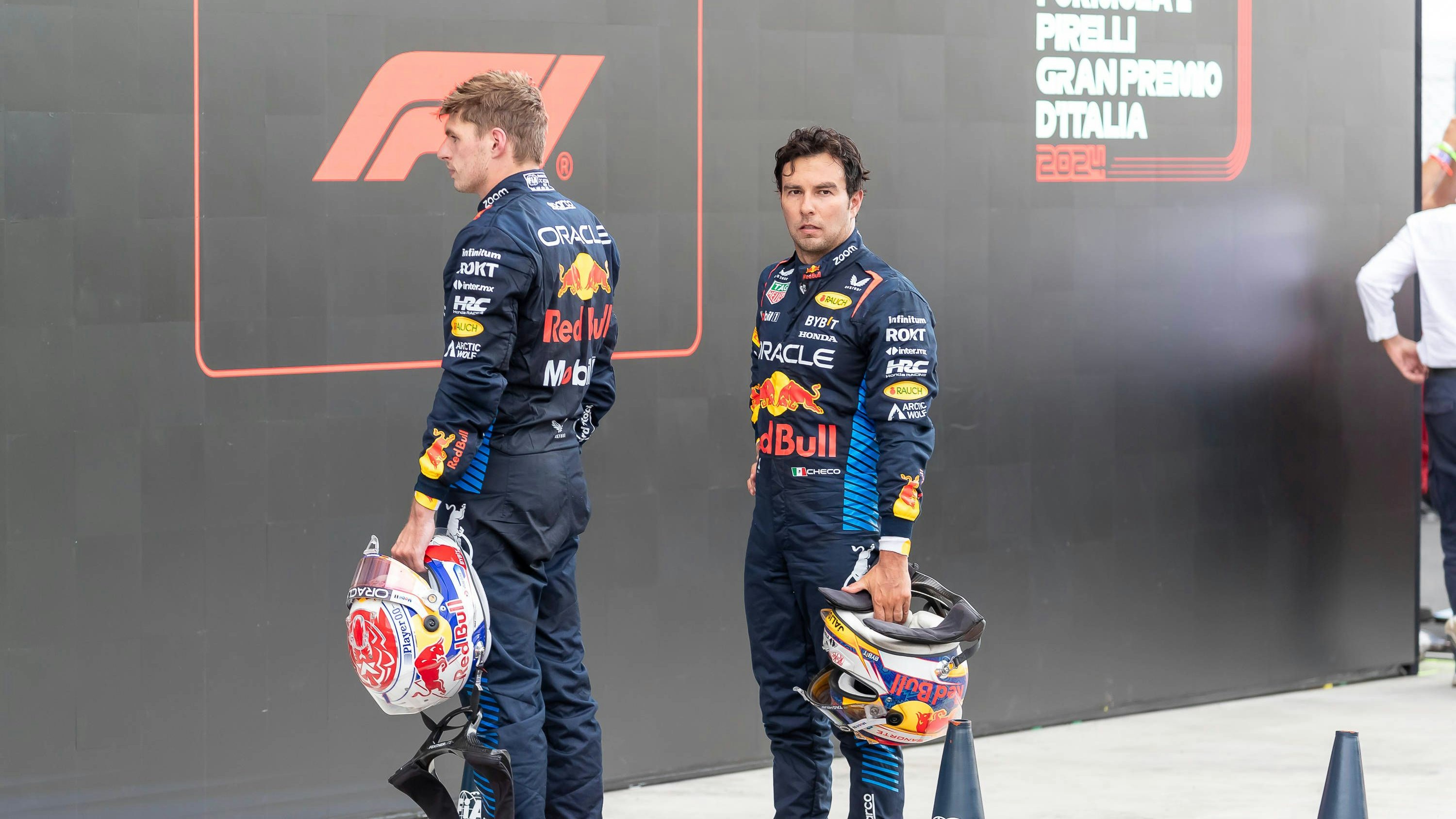 Bedient: Max Verstappen und Red-Bull-Kollege Sergio Perez.
