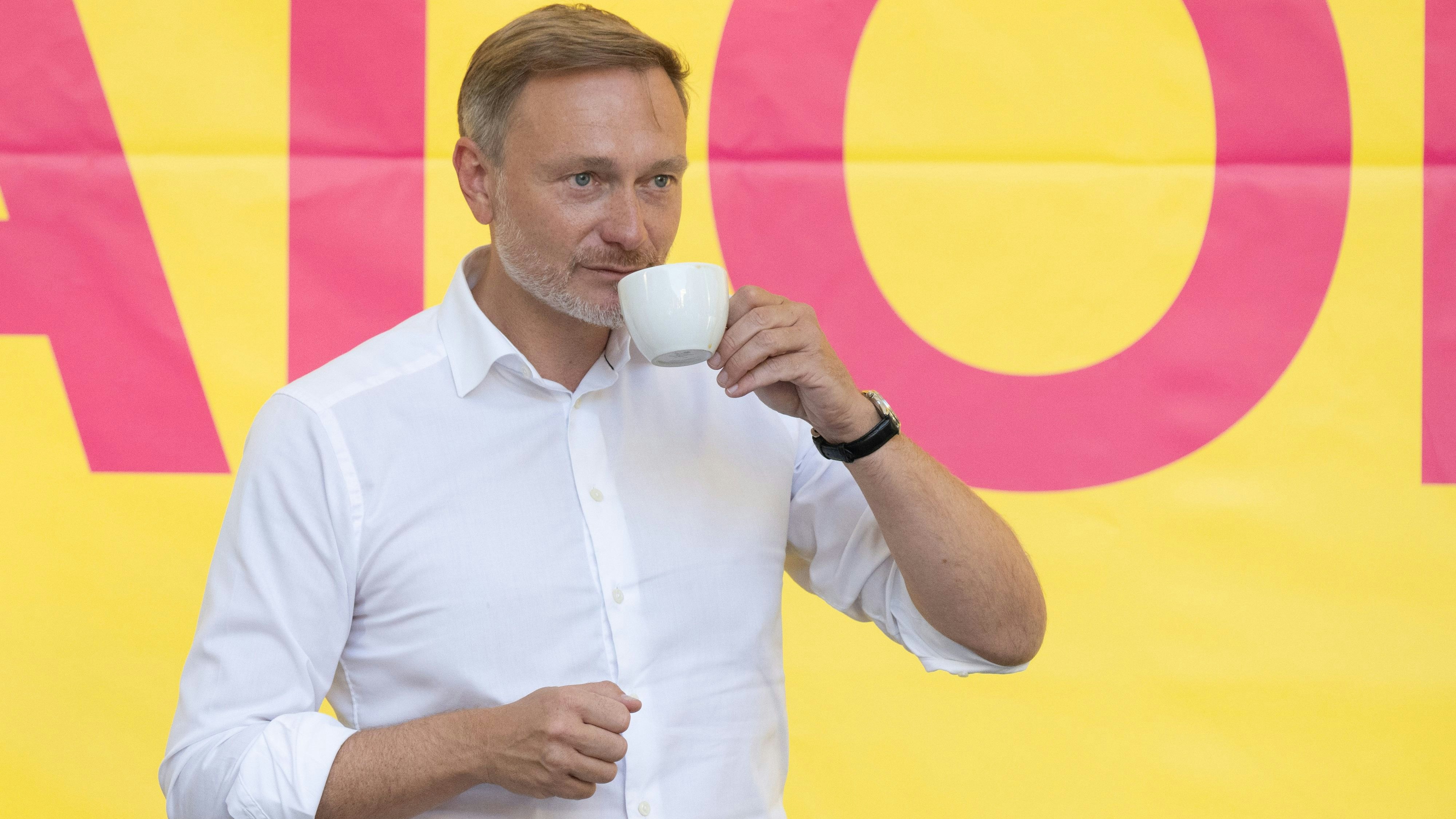 Die FDP von Finanzminister Christian Lindner schaffte es in keinen der beiden Landtage, in Thüringen kam sie auf 1,1 Prozent der Stimmen