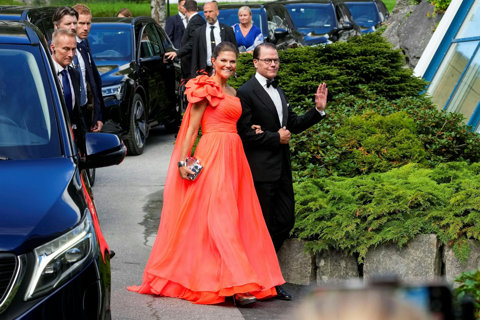 Schwedens Thronfolgerin Victoria trug ein leuchtend rotes Kleid.