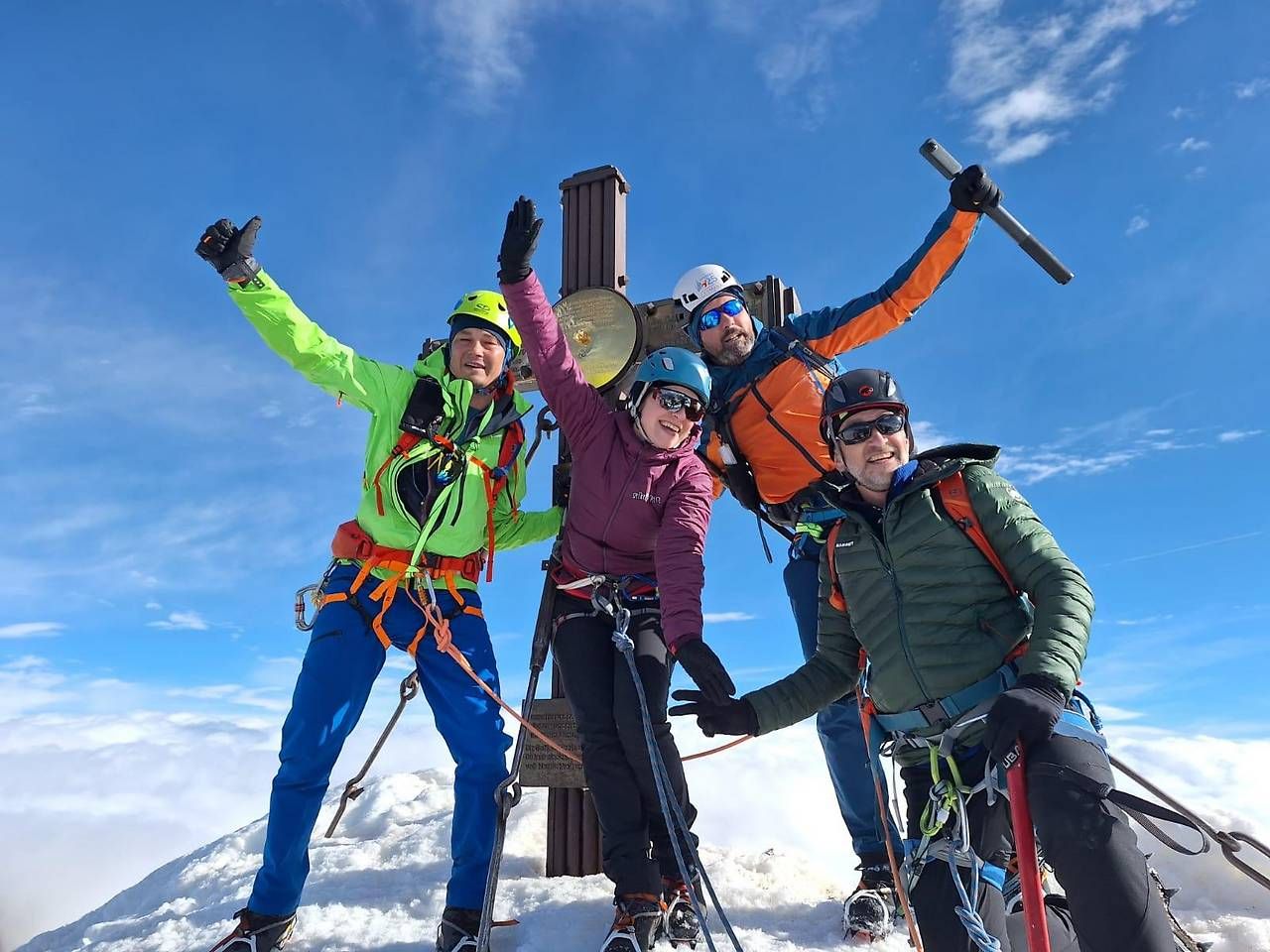 Mit seinem Ärzteteam und Bergführern bestieg Bernhard Kaut (2.v.r.) den Gipfel des Großglockners