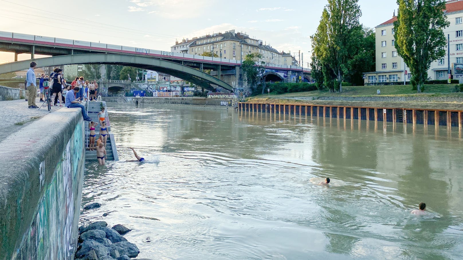 Es gibt bereits 50 Teilnehmer bei der Schwimmparade im Donaukanal