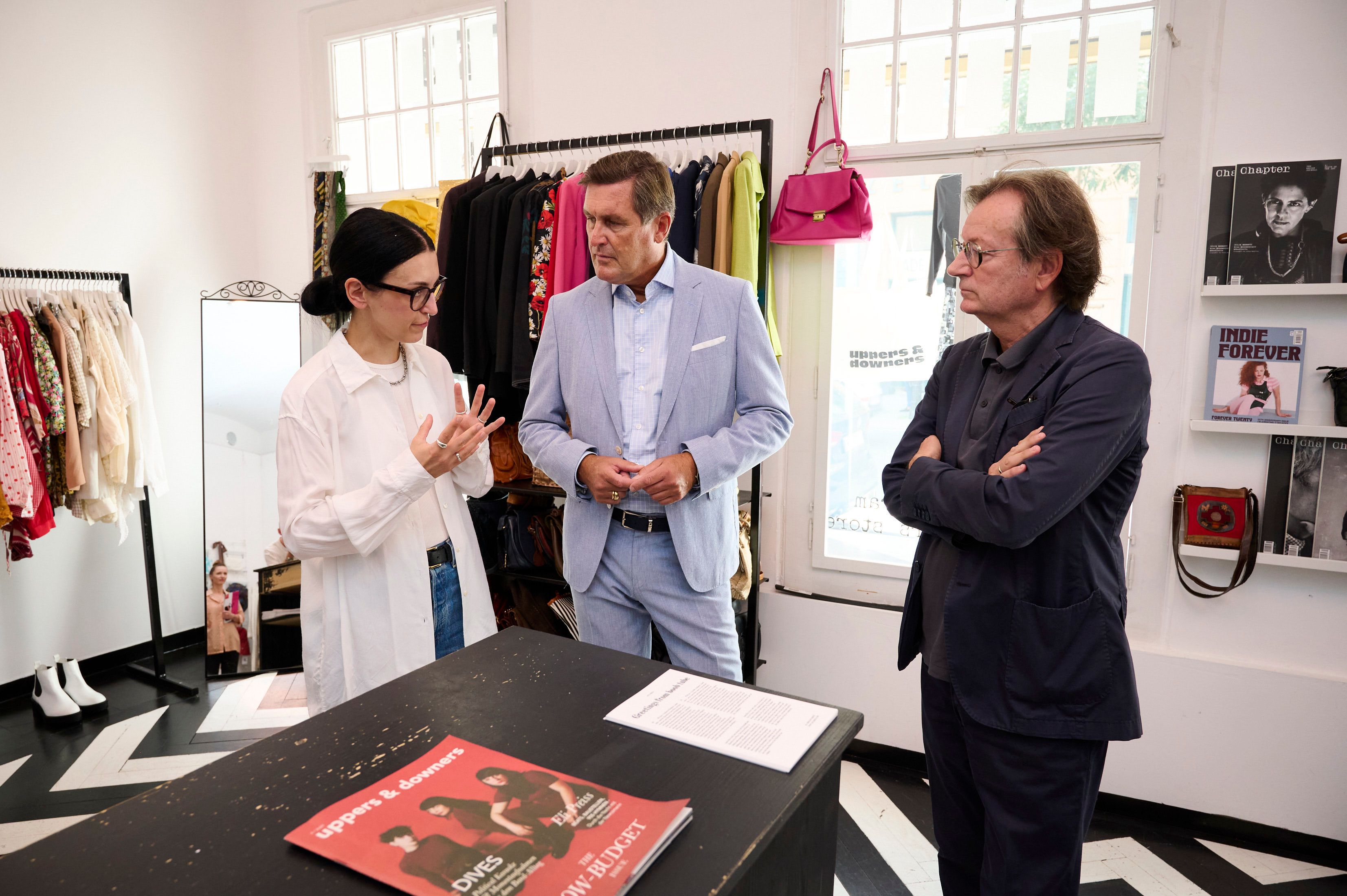 Stadtrat Peter Hanke (l., SPÖ) und Gerhard Hirczi (Wirtschaftsagentur Wien) statteten 