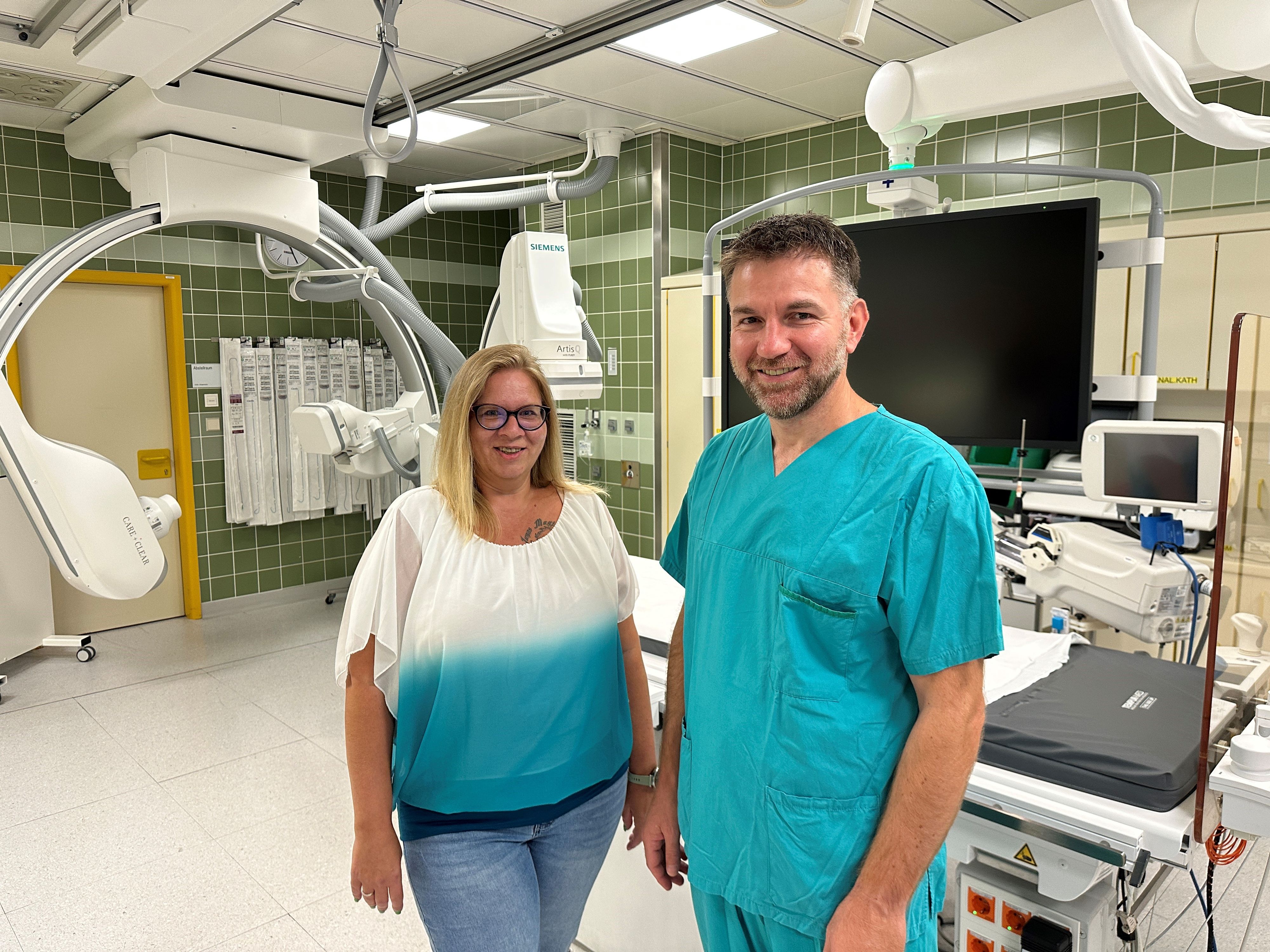 Patientin Manuela und ihr behandelnde Arzt Aurel Toma in der Klinik Donaustadt.