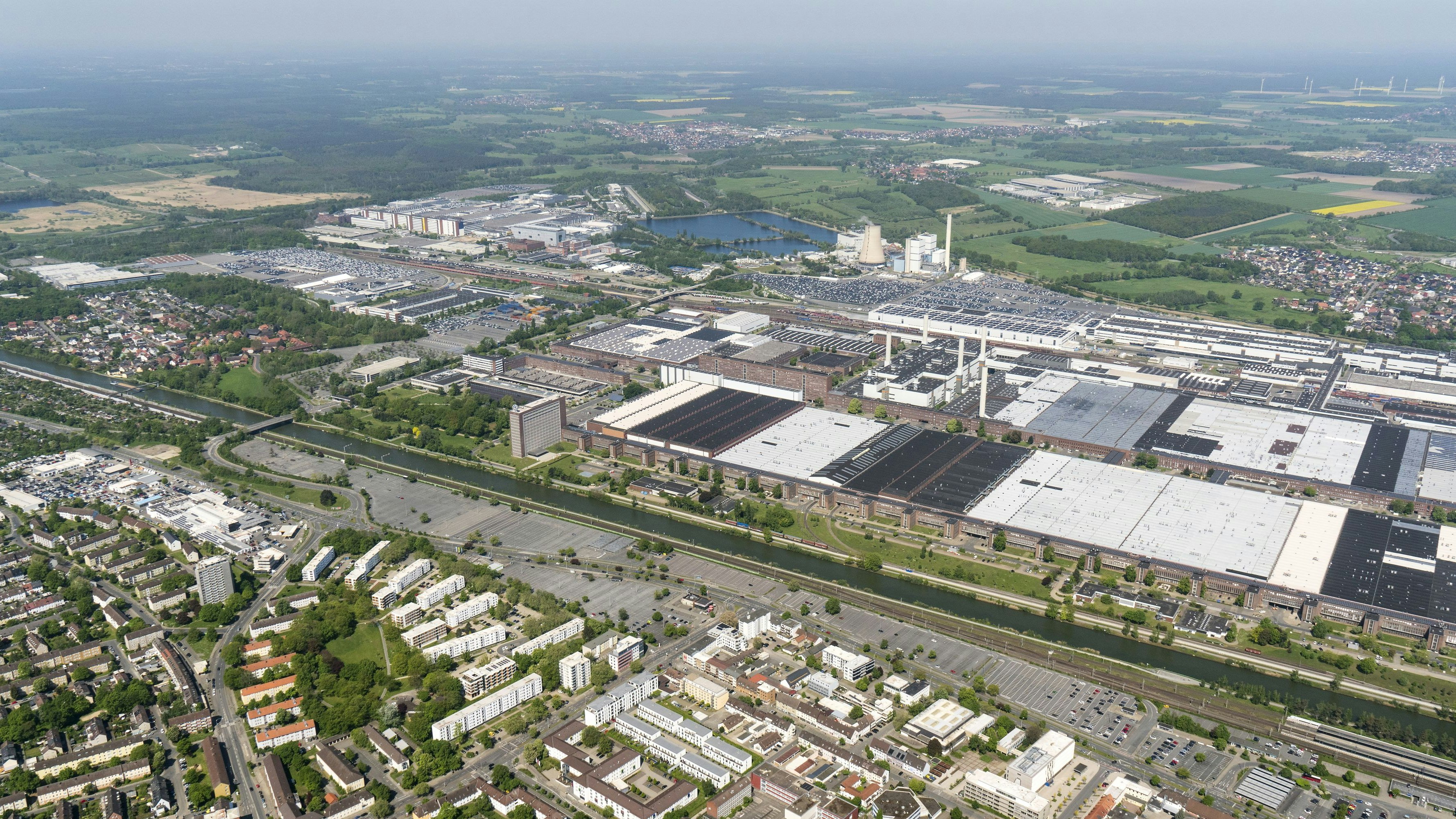 Die Volkswagen-Fabrik in Wolfsburg ist eine Stadt in der Stadt