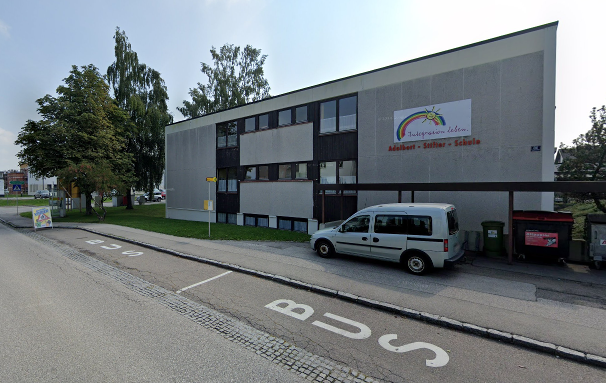 Seit Kurzem wird in Ried im Innkreis in der Josef-Kränzl-Straße geblitzt. Dort befindet sich eine Schule, und es gilt Tempo 30.