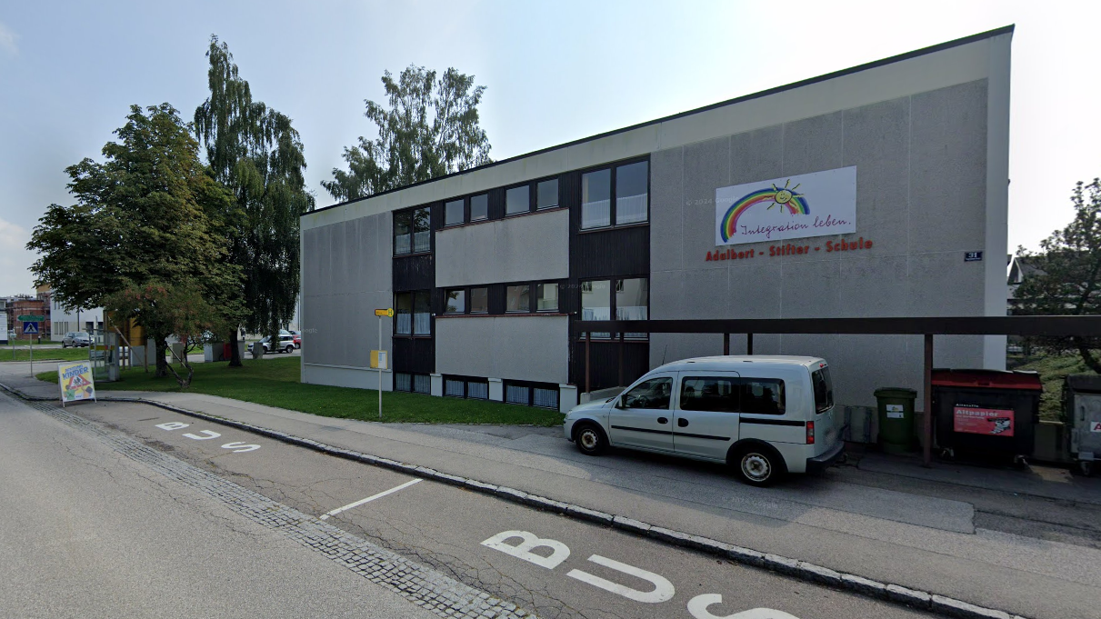 Seit Kurzem wird in Ried im Innkreis in der Josef-Kränzl-Straße geblitzt. Dort befindet sich eine Schule, und es gilt Tempo 30.