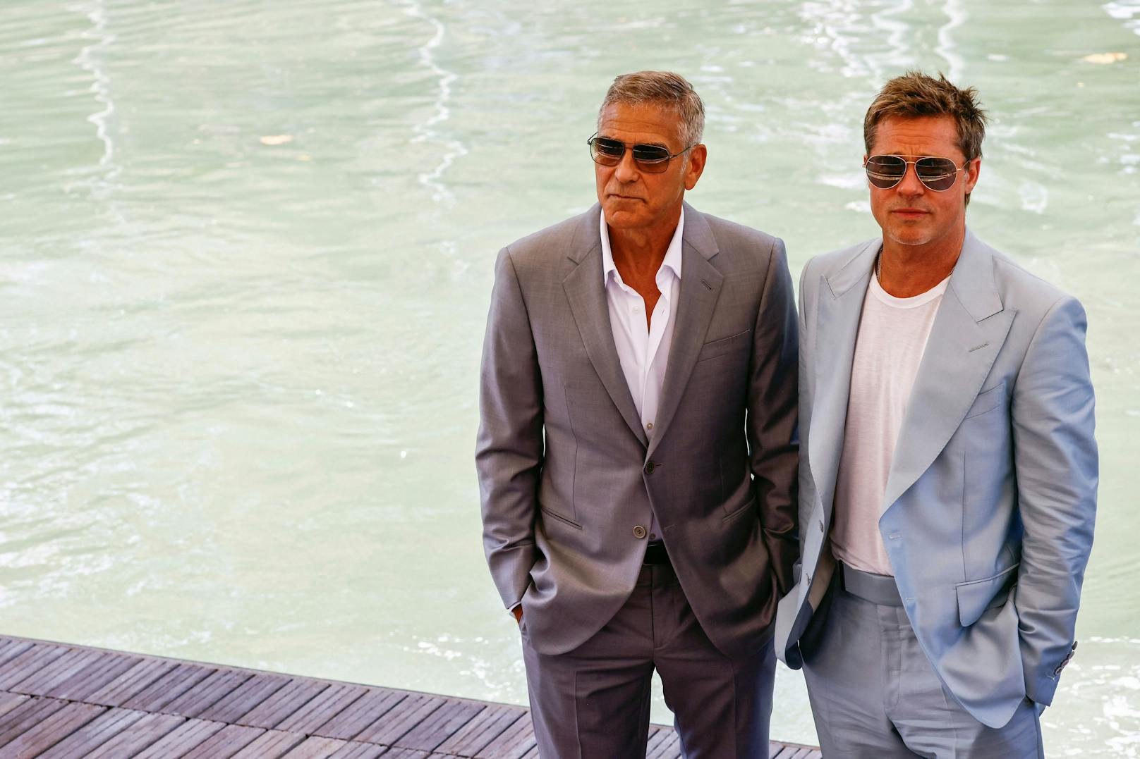 Cool wie kaum jemand anderer! George Clooney und Brad Pitt bewiesen einmal mehr, wieso sie zu den gefeiertsten Kino-Stars ihrer Zeit zählen.