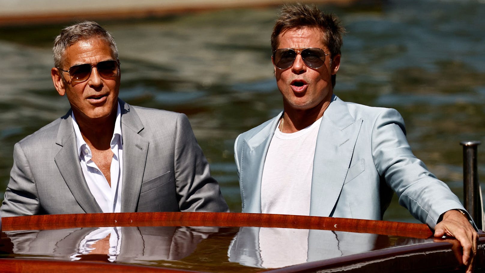 Sie gehören zur absoluten Hollywood-Elite: Brad Pitt and George Clooney. Zusammen waren sie schon in einigen Filmen zu sehen, wie etwa in der erfolgreichen "Oceans"-Reihe. Bei den Filmfestspielen 2024 in Venedig präsentierten sie sich wieder für einen weiteren gemeinsamen Film.