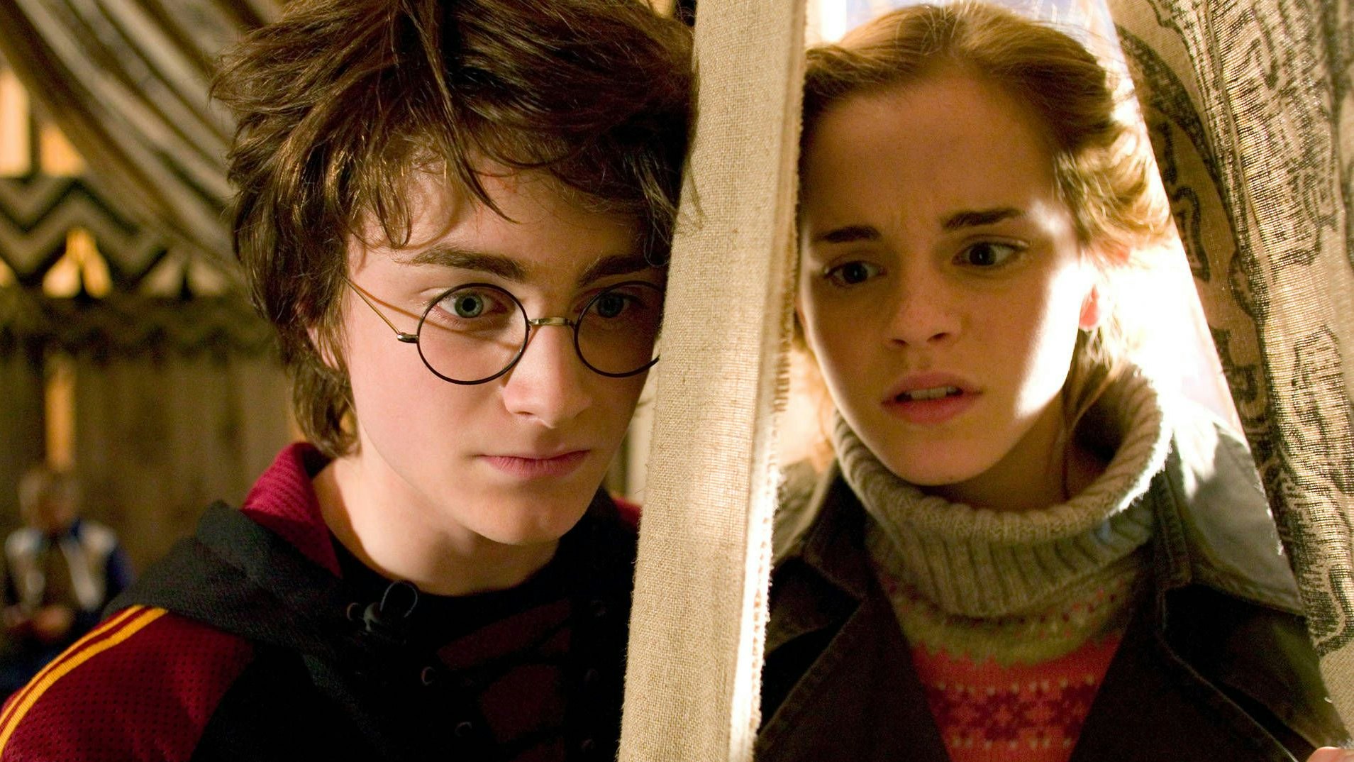 Harry Potter and the Goblet of Fire 2005 L-r DANIEL RADCLIFFE as Harry Potter and EMMA WATSON as Hermione Granger in Warner Bros. Pictures fantasy Harry Potter and the Goblet of Fire. Photo Credit: Warner Bros/AdMedia EDITORIAL USE ONLY PUBLICATIONxNOTxINxUKxAUS Copyright: xWarnerxBros/AdMediax WarnerxBros/AdMediax admphotos062326