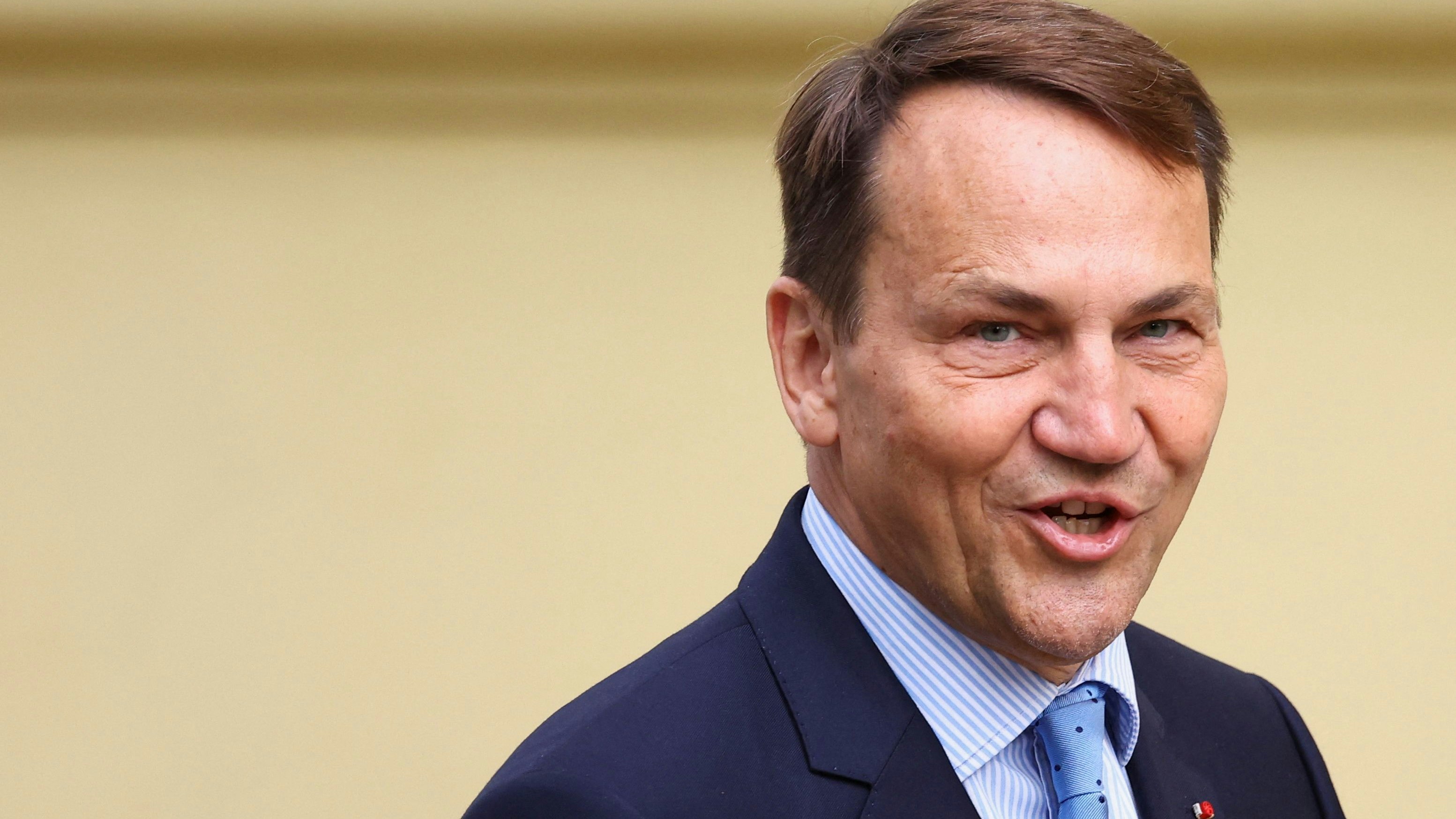 Der polnische Außenminister Radoslaw Sikorski sieht sein Land in der Pflicht, russische Flugkörper noch vor dem Eindringen in polnischen Luftraum – also ggf. noch in der Ukraine – abzuschießen. 