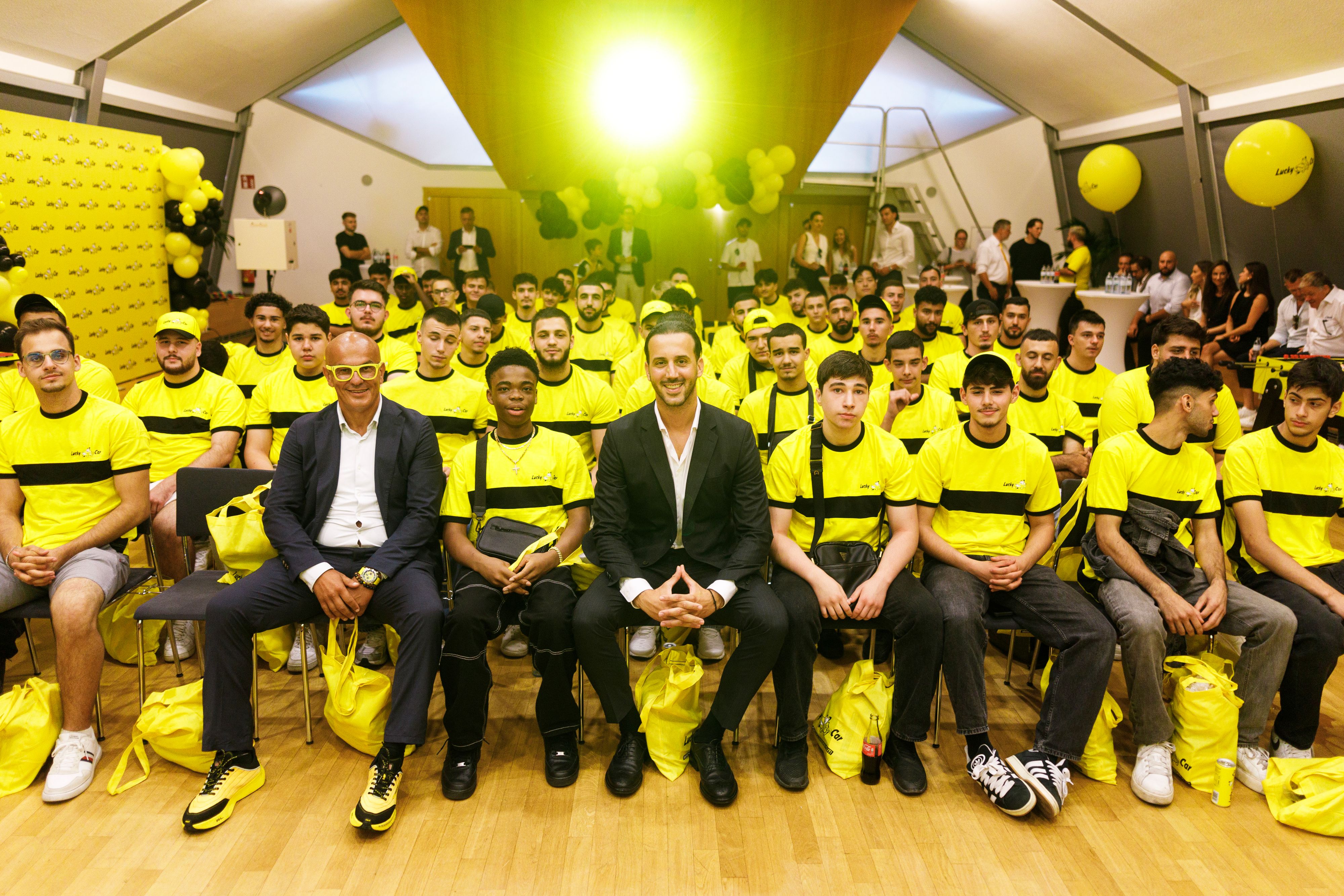 Lucky Car feierte seine Lehrlinge in der Urania.