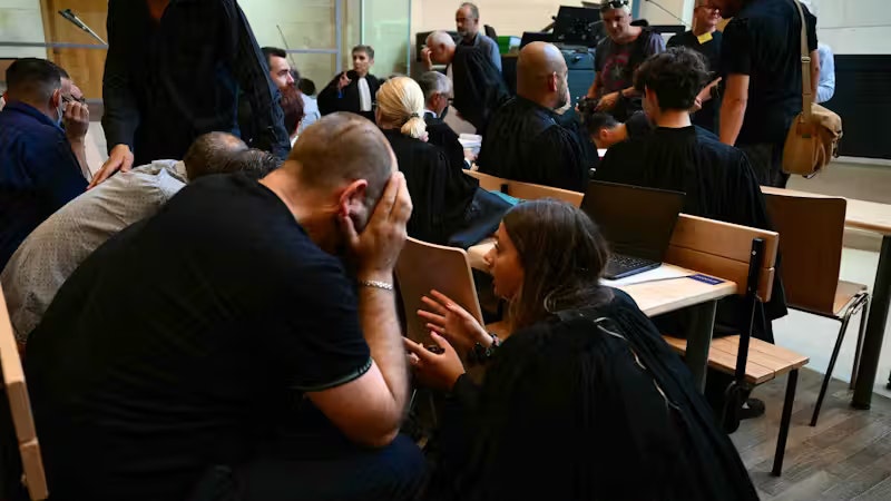 Die Vergewaltiger stehen in Avignon vor Gericht.