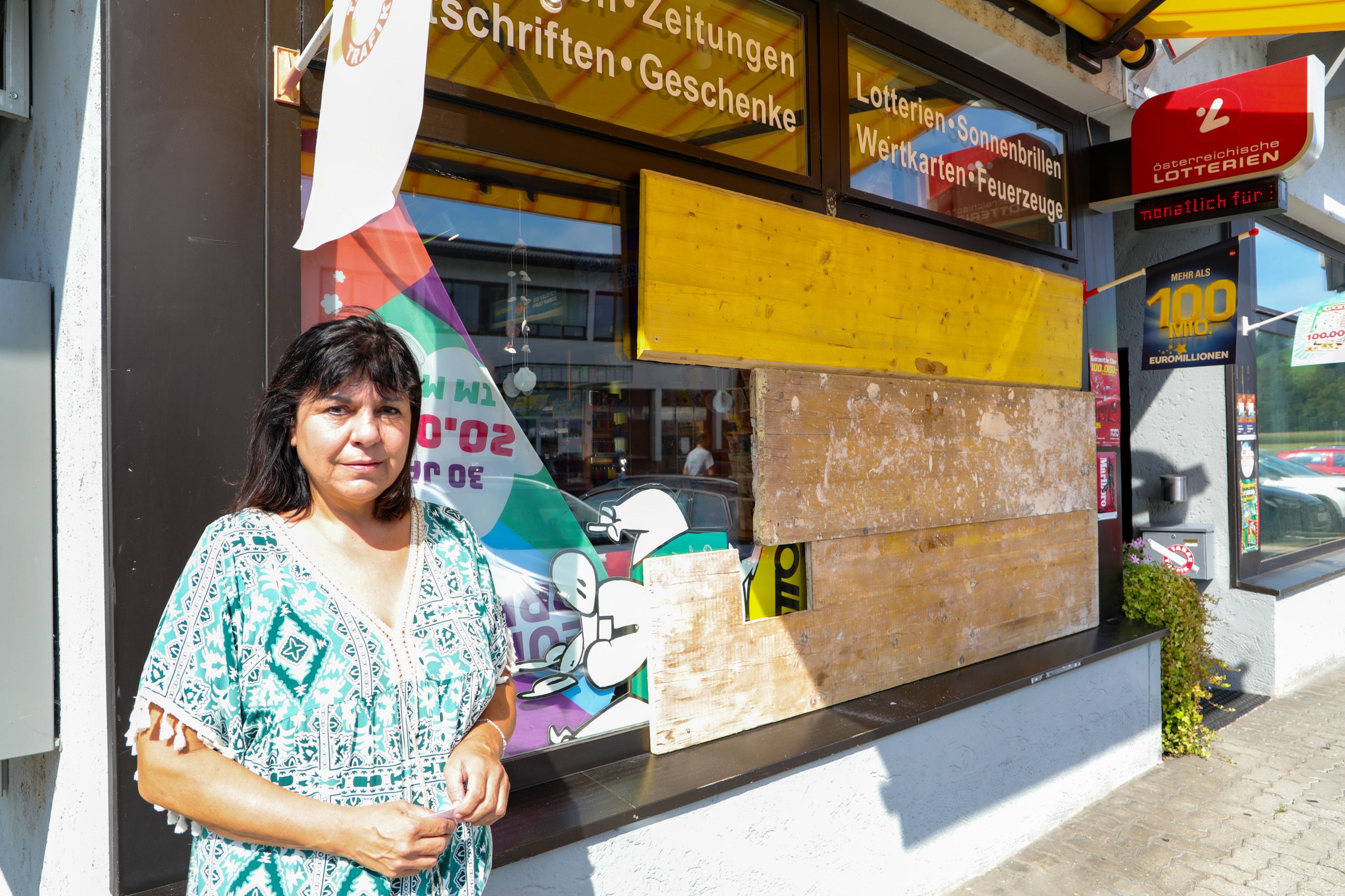 Über Tage hinweg soll ein Tatverdächtiger bei dieser Trafik in Bergheim bei Salzburg sein Unwesen getrieben haben. 