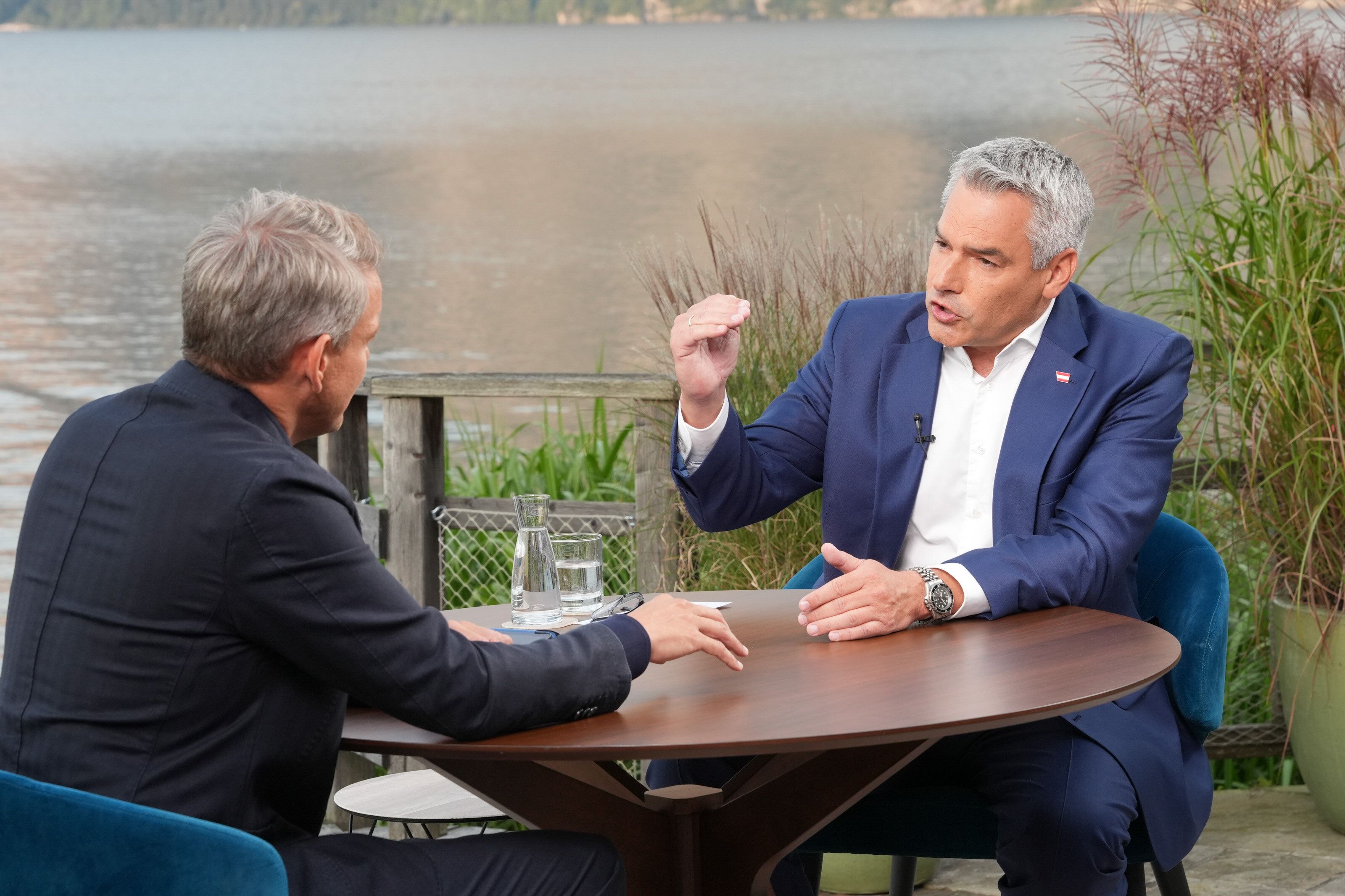 Bundeskanzler Karl Nehammer im ORF-Sommergespräch mit Martin Thür am Traunsee (OÖ)