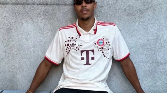 Niklas-Wilson Sommer im Bayern-Trikot.