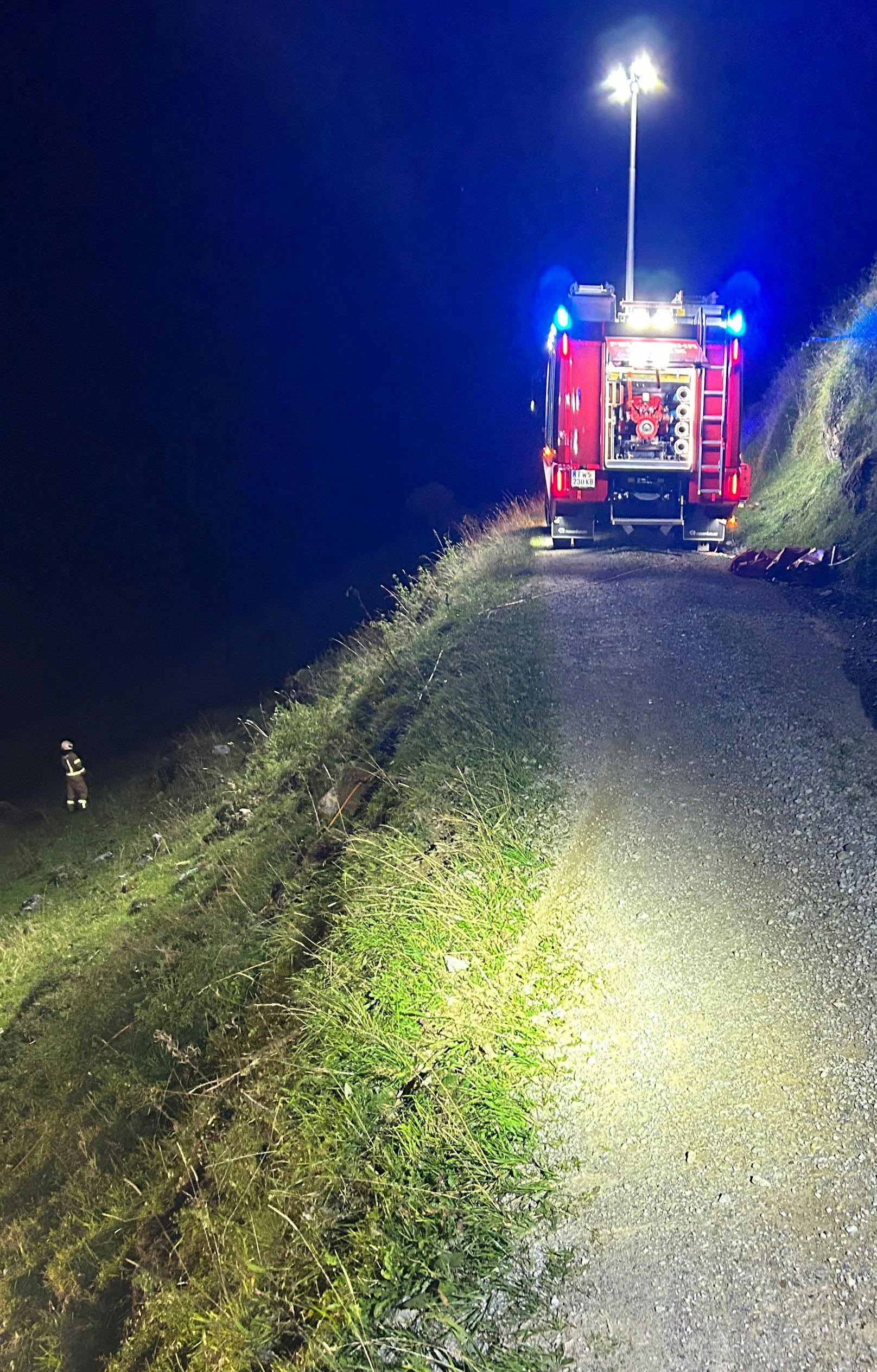 Die Bergrettung Kirchberg stand mit 15 Einsatzkräften, die Freiwillige Feuerwehr Aschau mit 35 Einsatzkräften und die Rettung mit 2 Notarzthubschraubern und 9 Einsatzkräften im Einsatz.