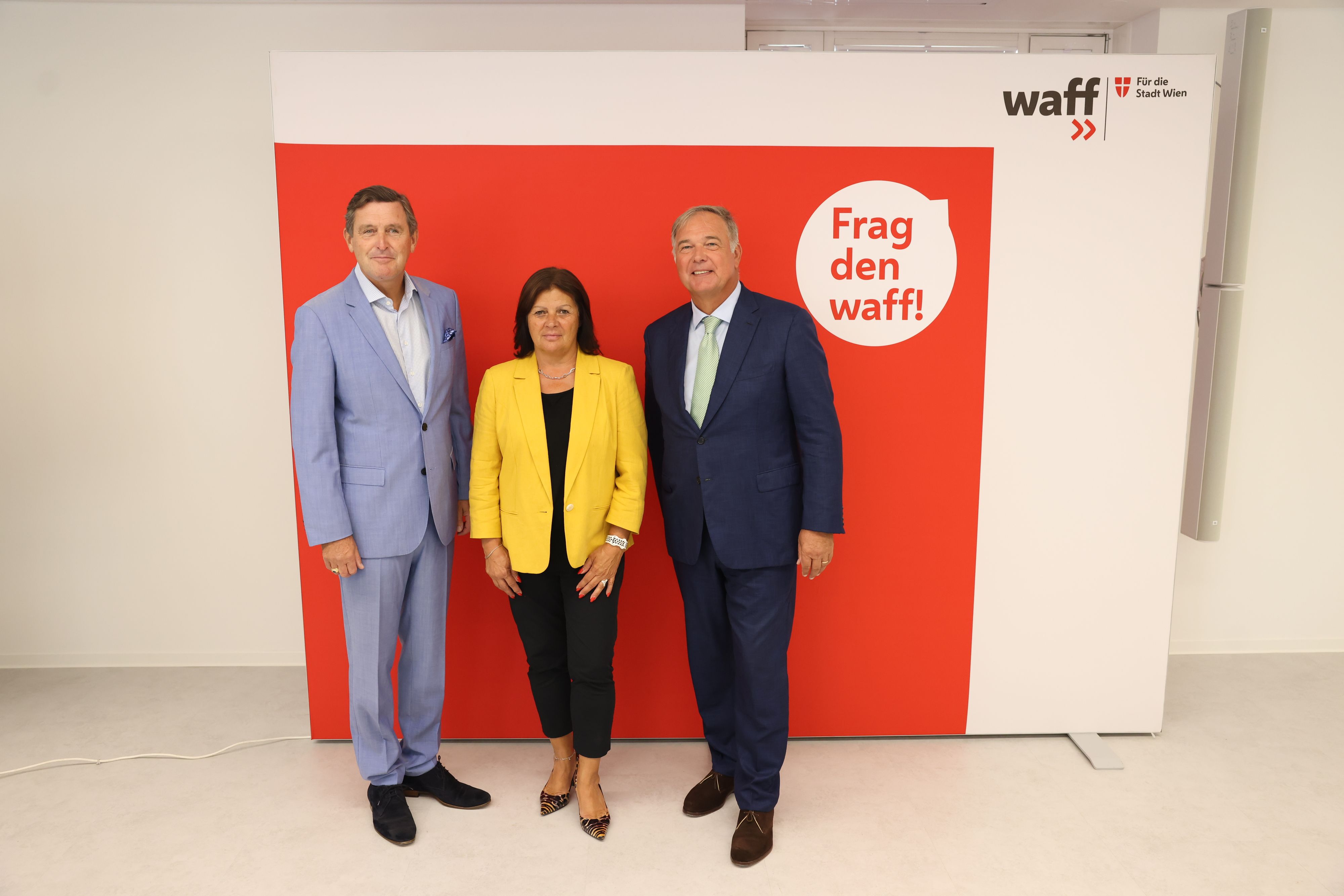 Stadtrat Peter Hanke, AK-Präsidentin Renate Anderl und Walter Ruck, Präsident der Wirtschaftskammer Wien (v.l.) präsentieren Maßnahmen gegen die steigende Arbeitslosigkeit.