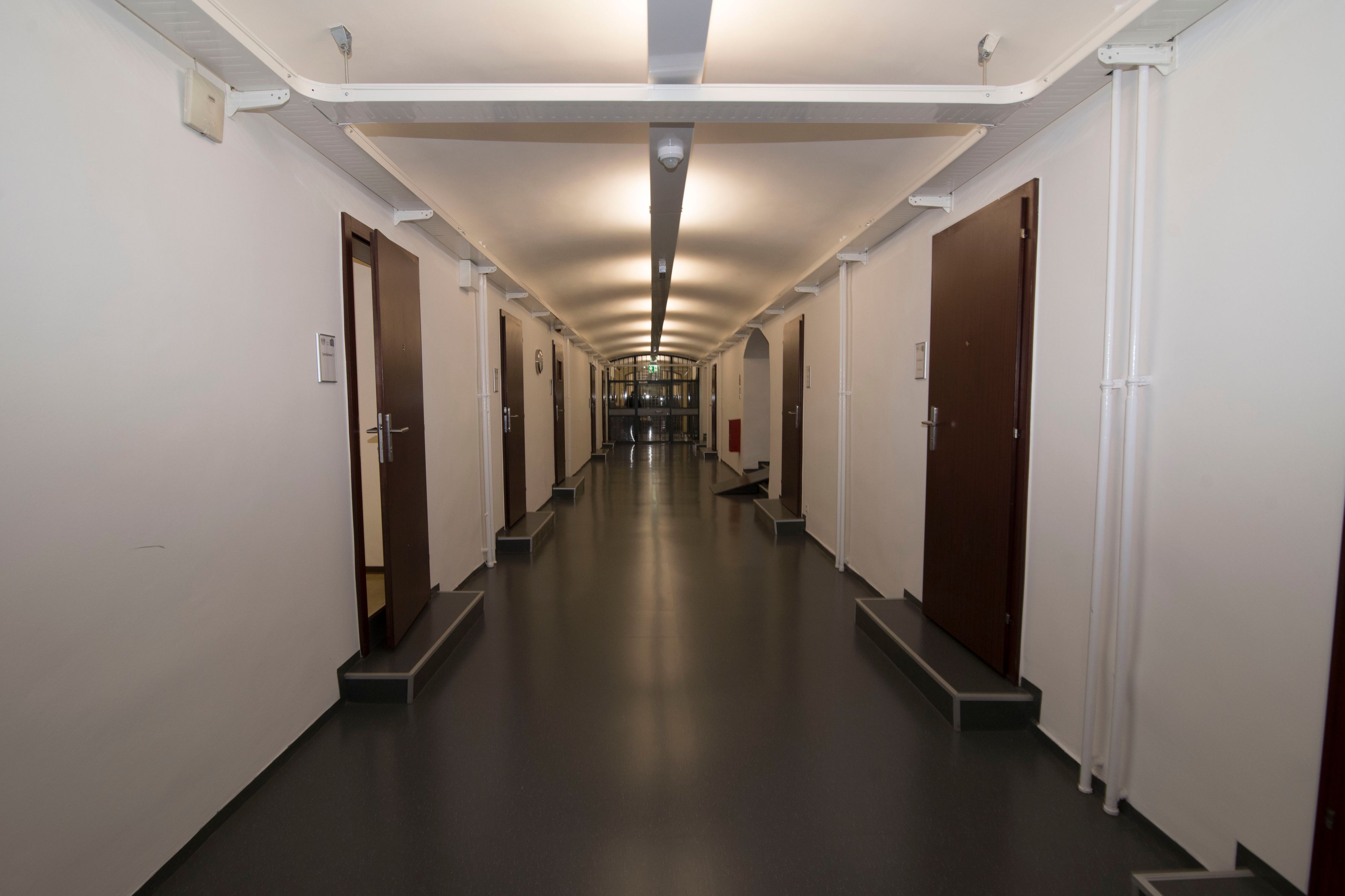 Bei einem Brand in der Justizanstalt Graz ist am Montagmorgen ein 43-jähriger Häftling verstorben. 
