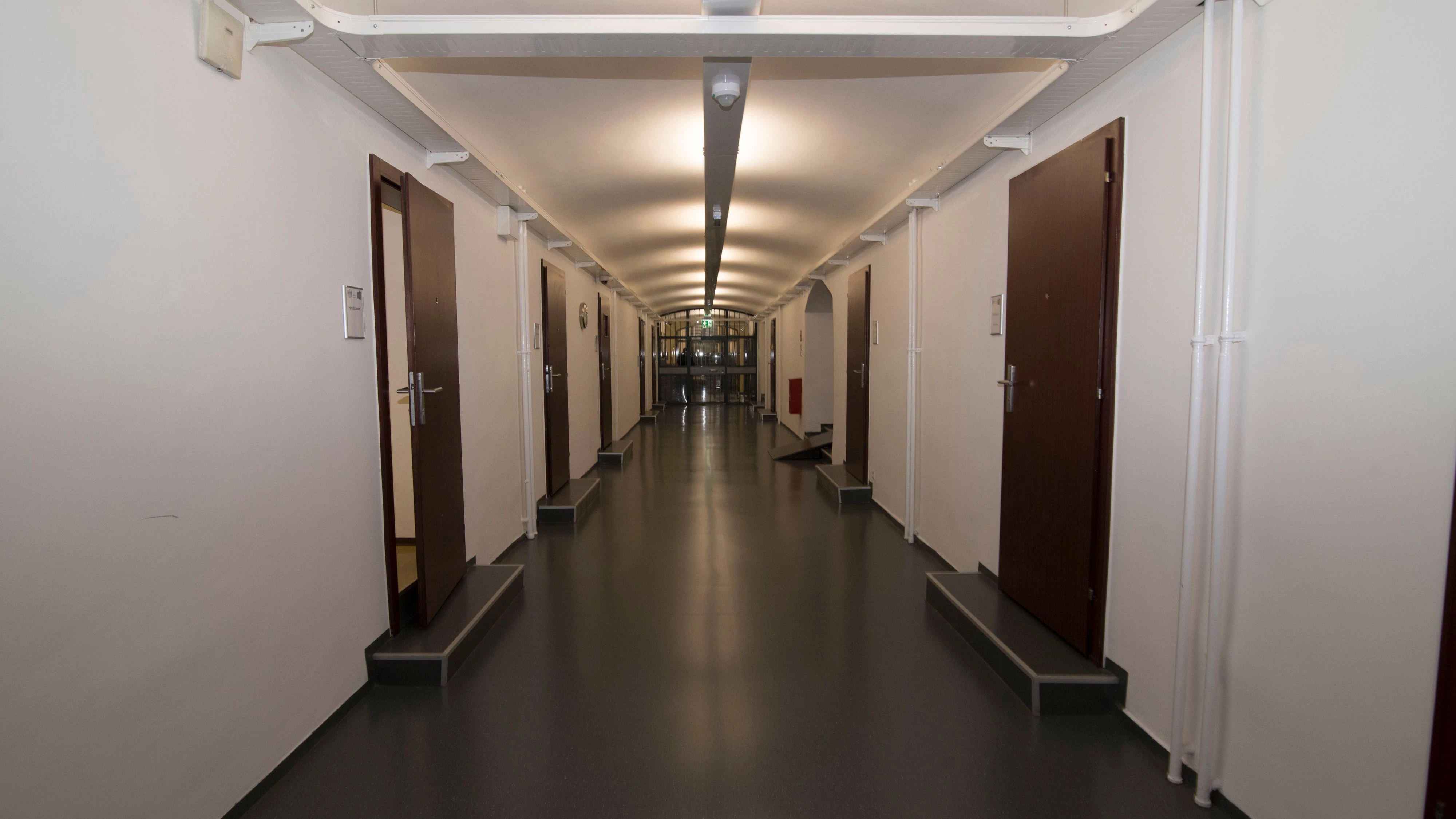 Bei einem Brand in der Justizanstalt Graz ist am Montagmorgen ein 43-jähriger Häftling verstorben. 