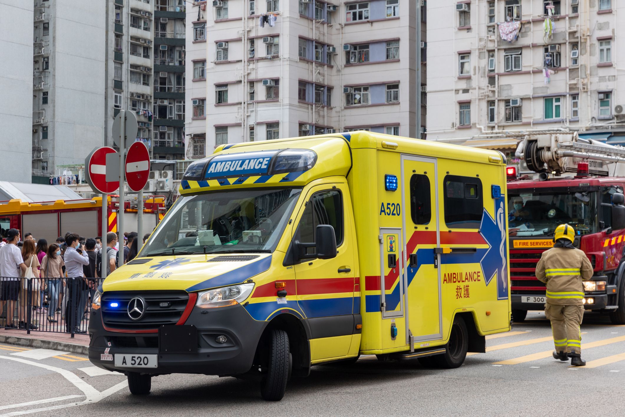 In der chinesischen Provinz Shandong sind mehrere Schüler und Erwachsene bei einem Busunfall gestorben.