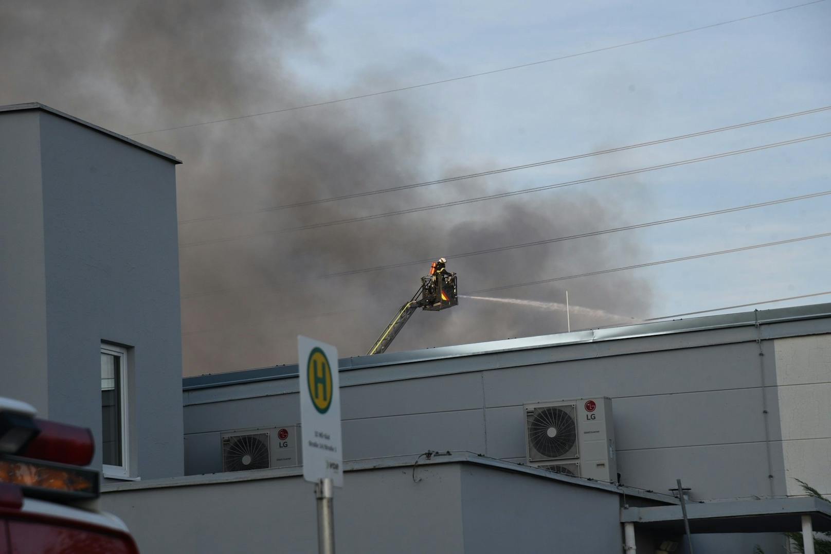 Großbrand in Wiener Neudorf