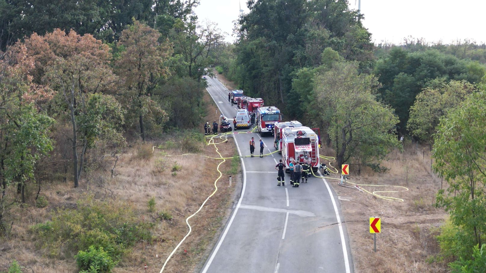 Zum Höhepunkt kämpften 235 Einsatzkräfte von 34 Feuerwehren gegen das Feuer.