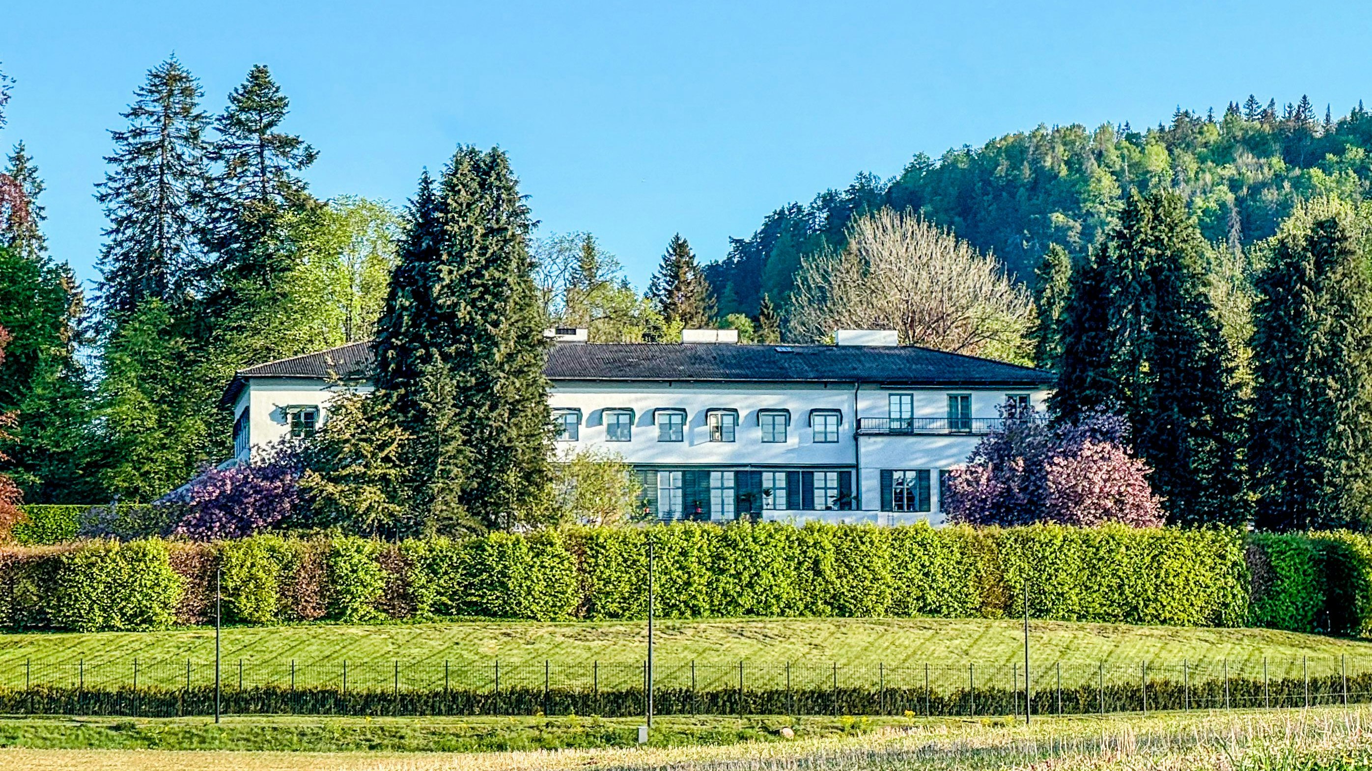 Auf dem Anwesen des Schlosses Skaugum in Oslo hat Marius ein eigenes Haus.
