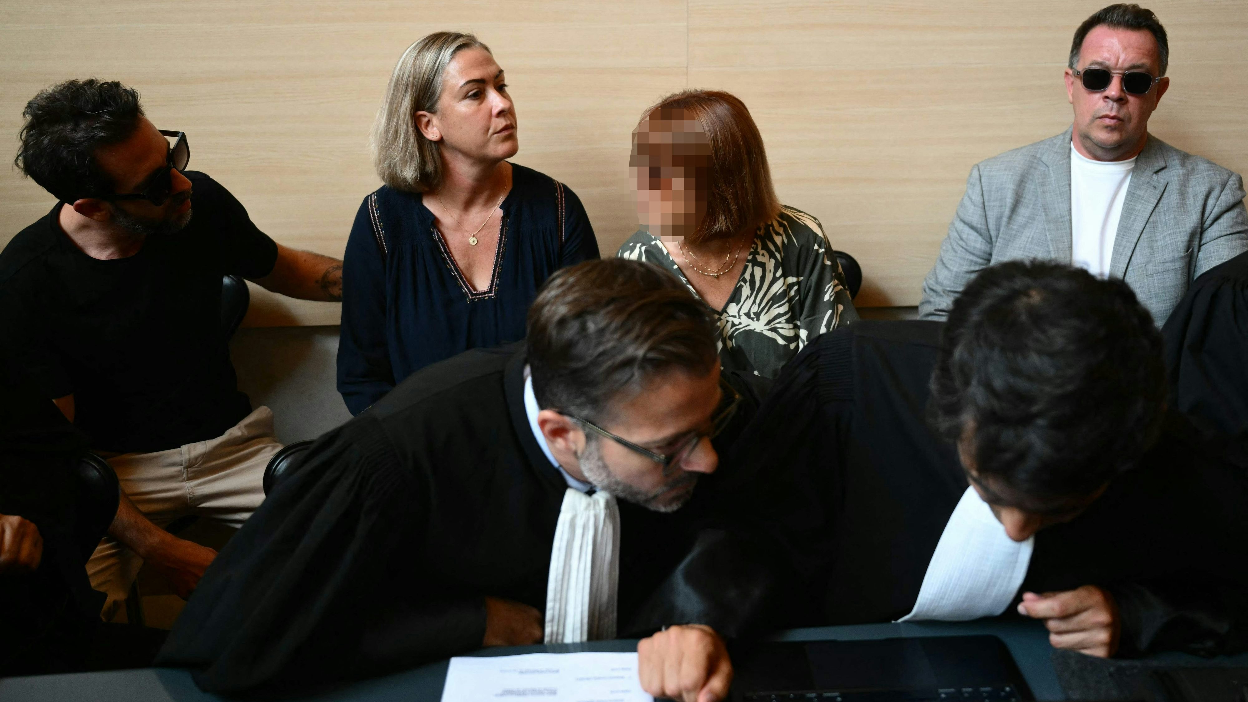 Fast zehn Jahre lang blieben die Verbrechen von Dominique P. unentdeckt, ohne dass seine Frau etwas davon ahnte.