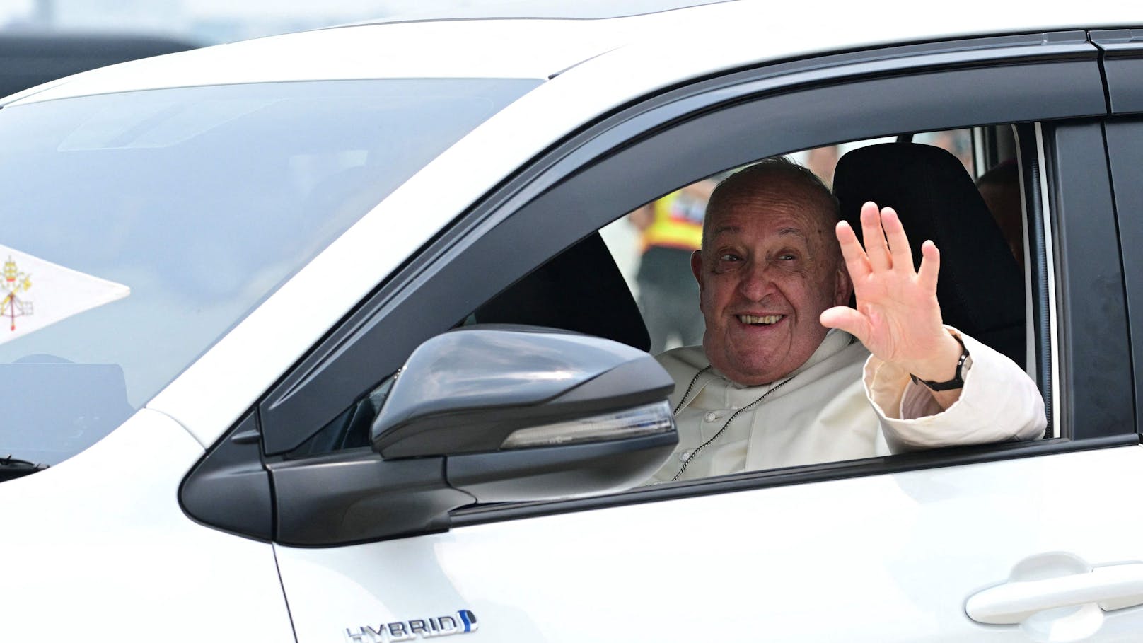 Papst Franziskus bei seiner Ankunft am International Airport von Jakarta.