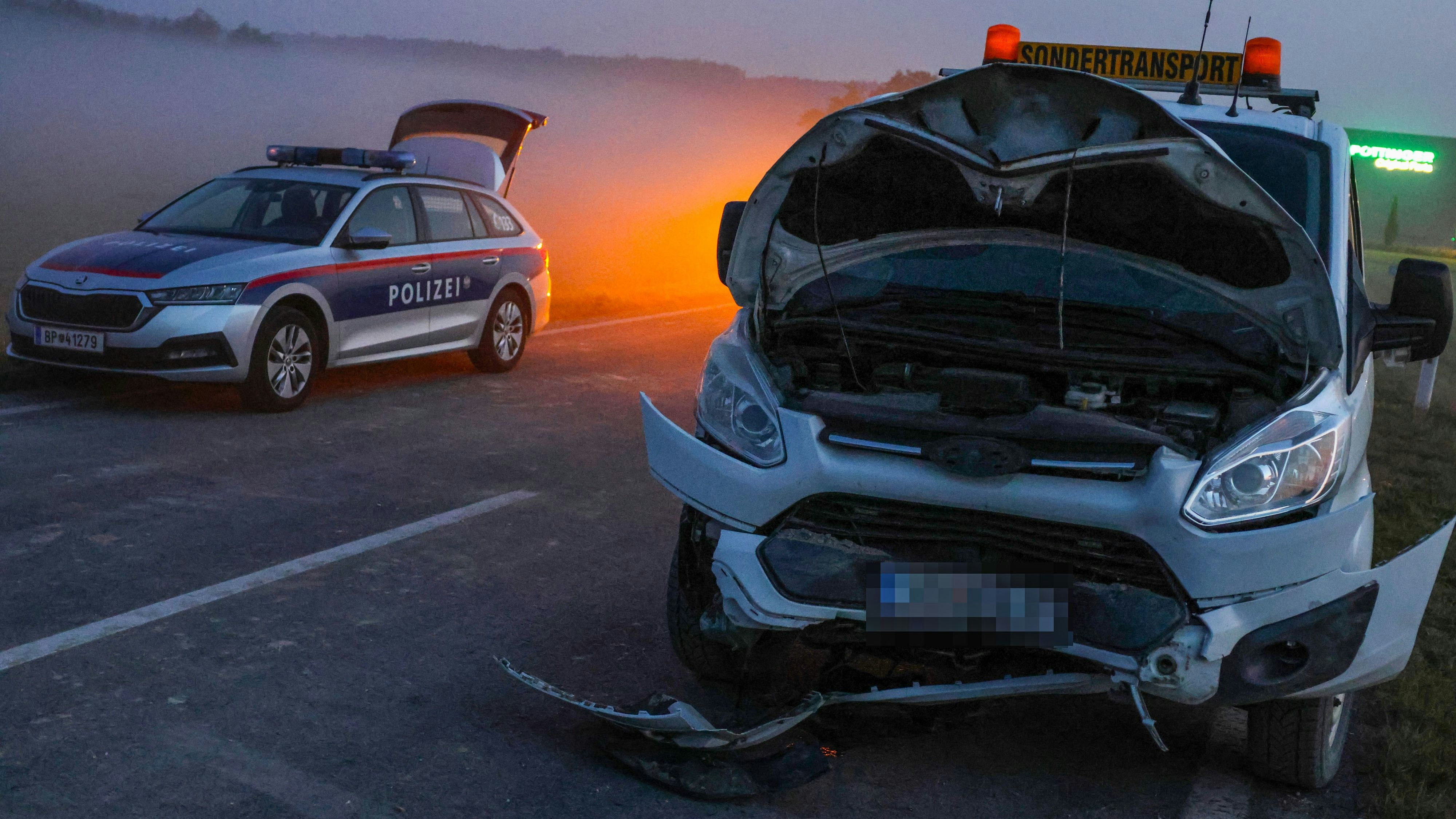 Heute.at - Lenker übersieht Brückenbaustelle und baut Crash