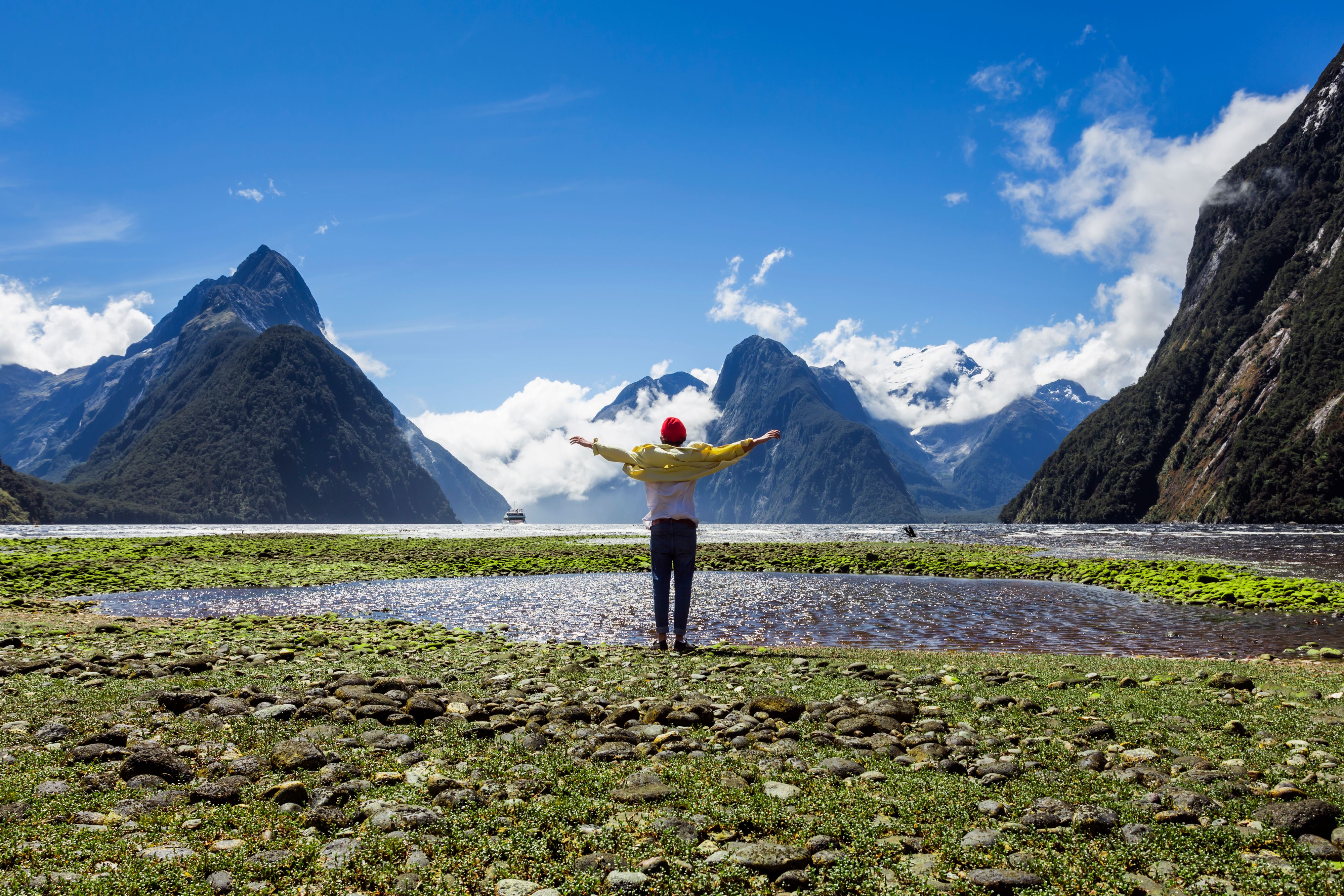 Neuseeland gilt für viele Menschen auf der Welt ein Traumziel. Neben unberührter Natur, gewaltigen Gletschern, Fjorden und Vulkanen lockt das Land auch mit Metropolen wie Auckland und herrlichen Stränden.