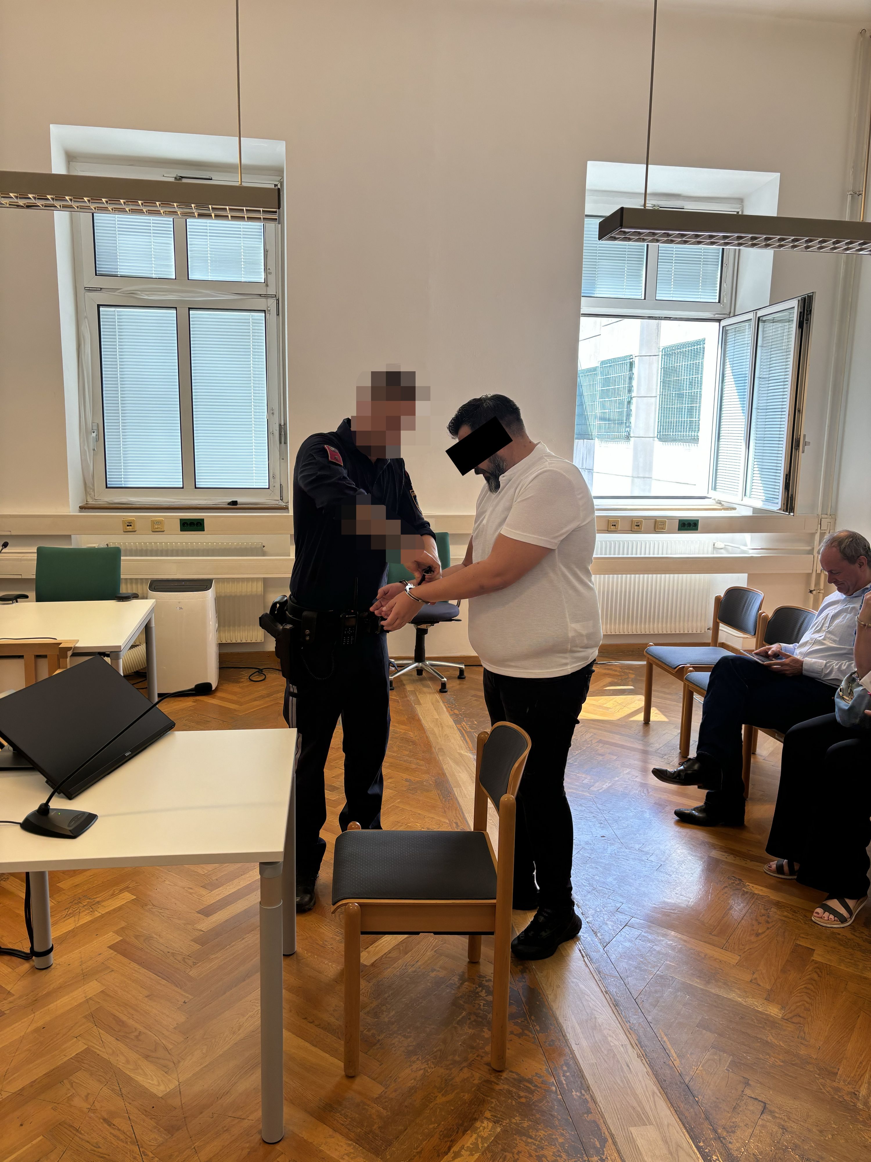 Der Geldkurier der Wahrsagerin stand nun vor Gericht. 