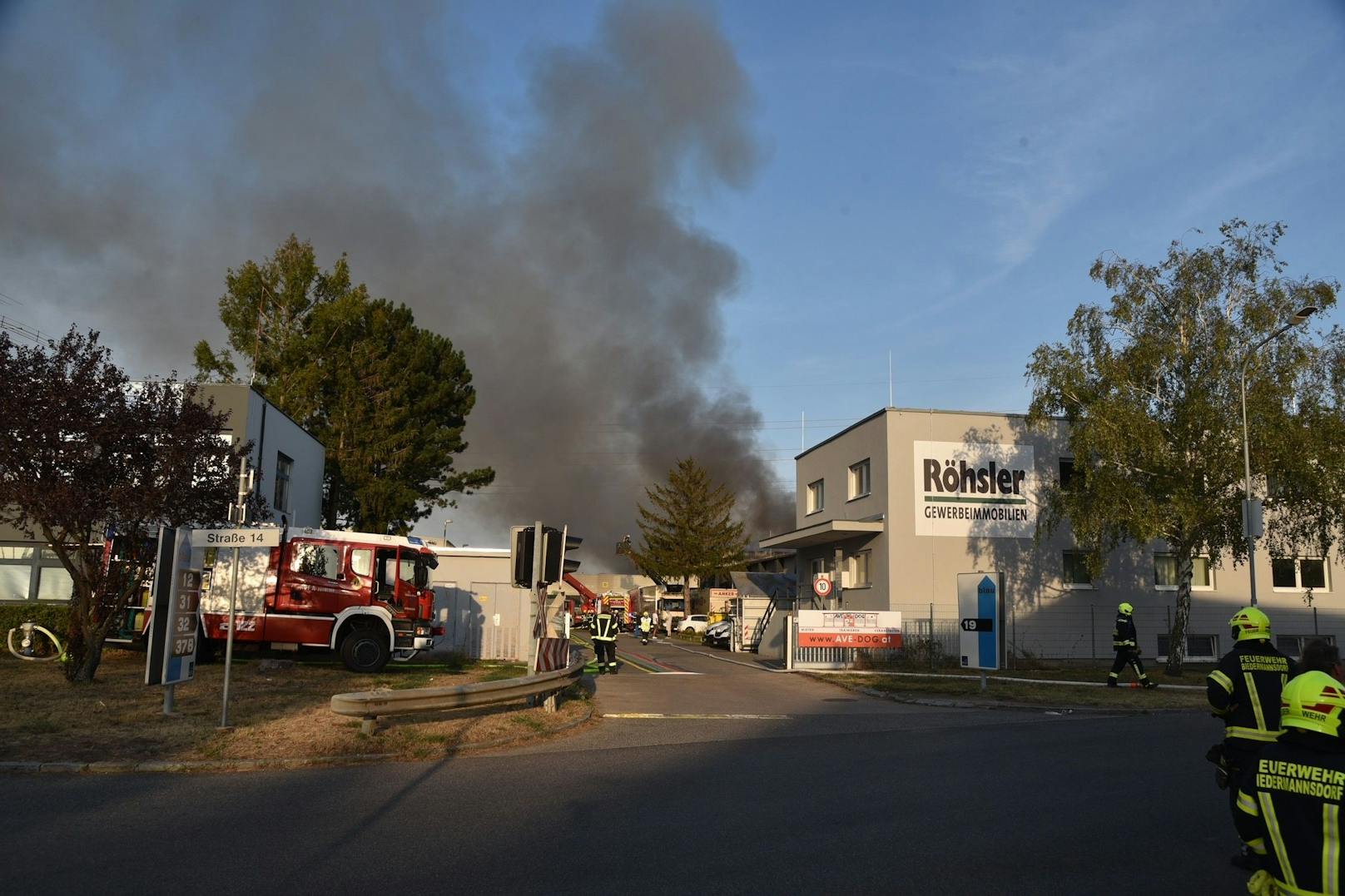 Großbrand in der Industriezone in Wiener Neudorf