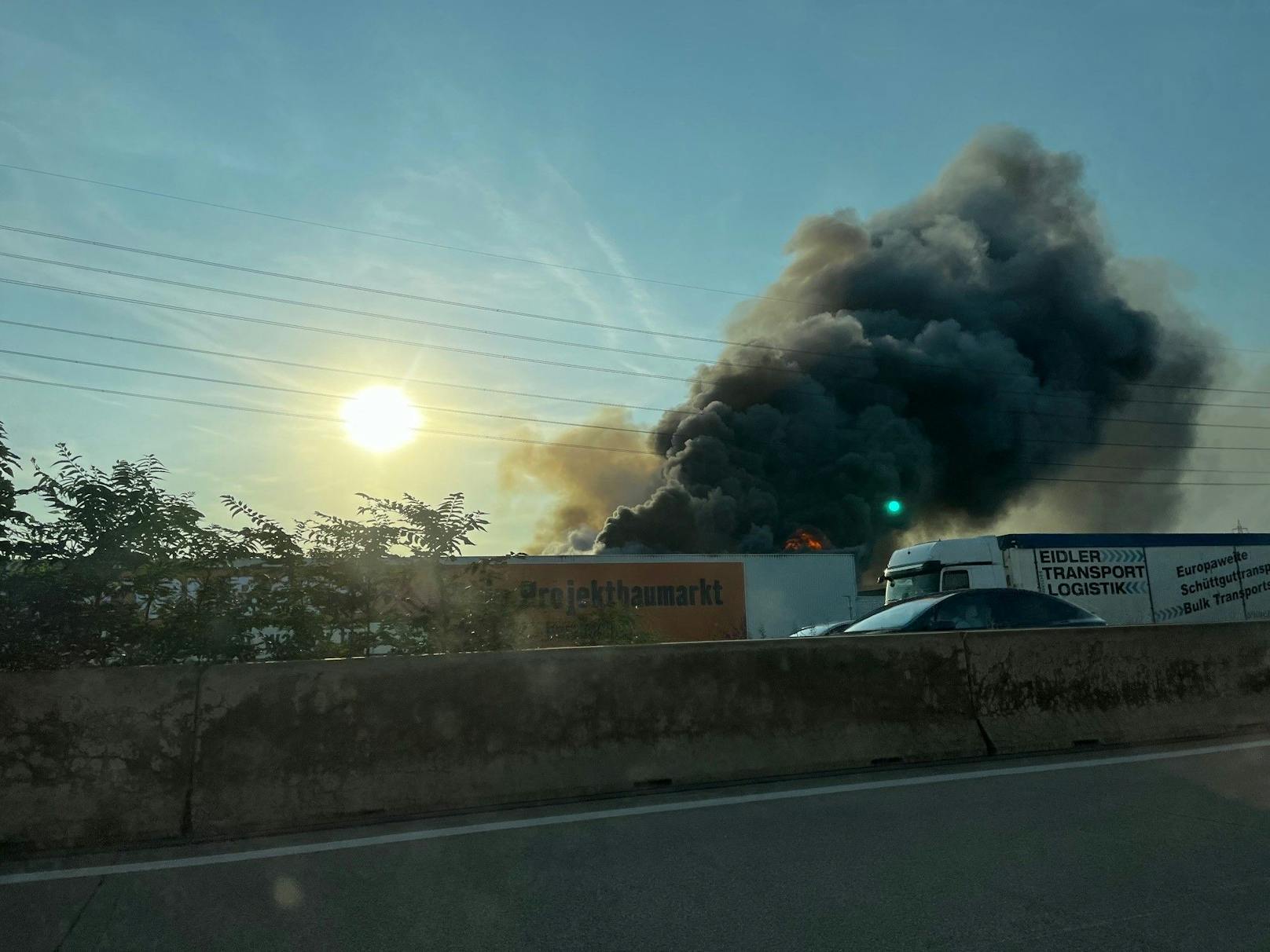 Großbrand in Wiener Neudorf