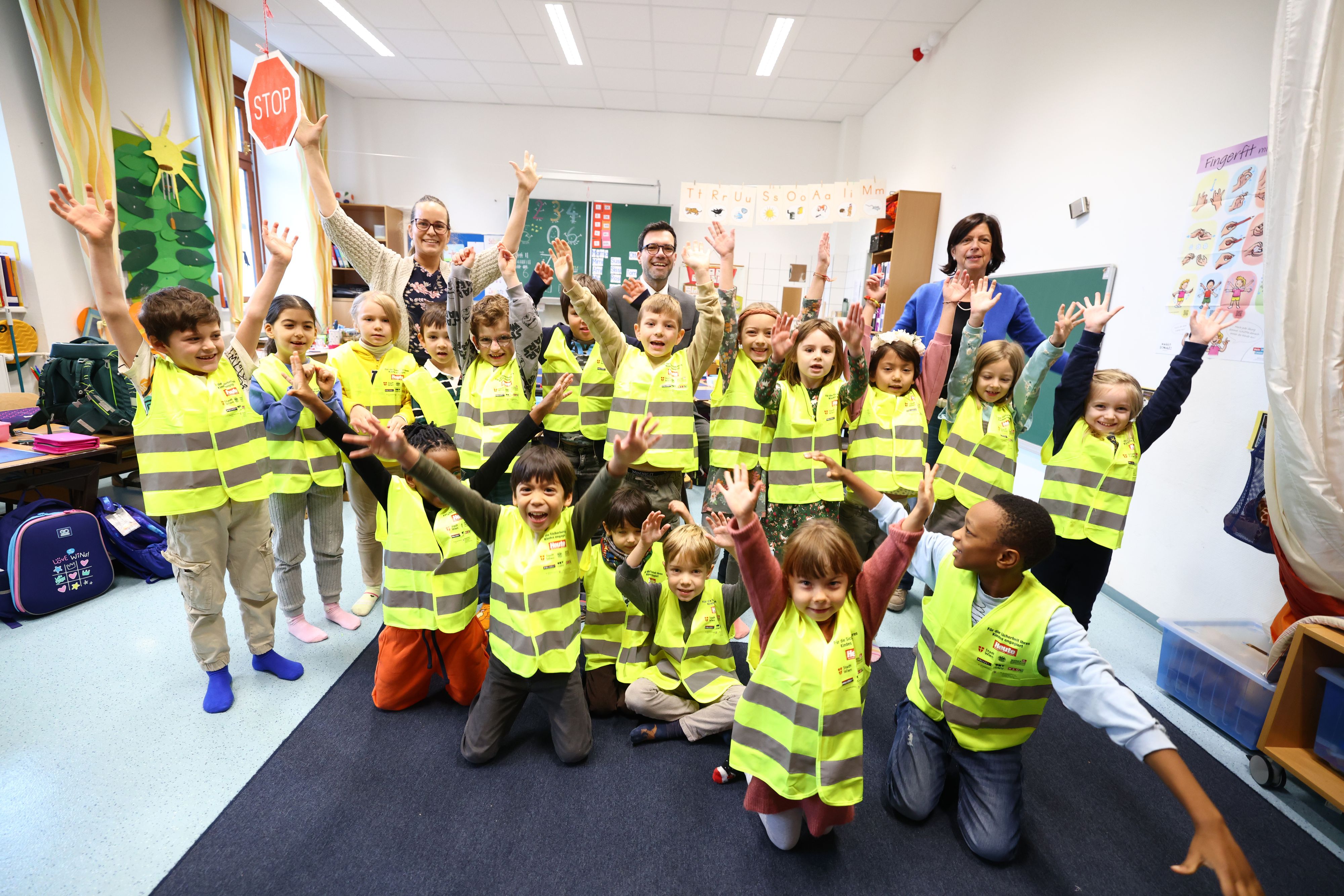 Die Warnwesten wurden heuer mit geringem CO₂-Fußabdruck in Europa hergestellt.