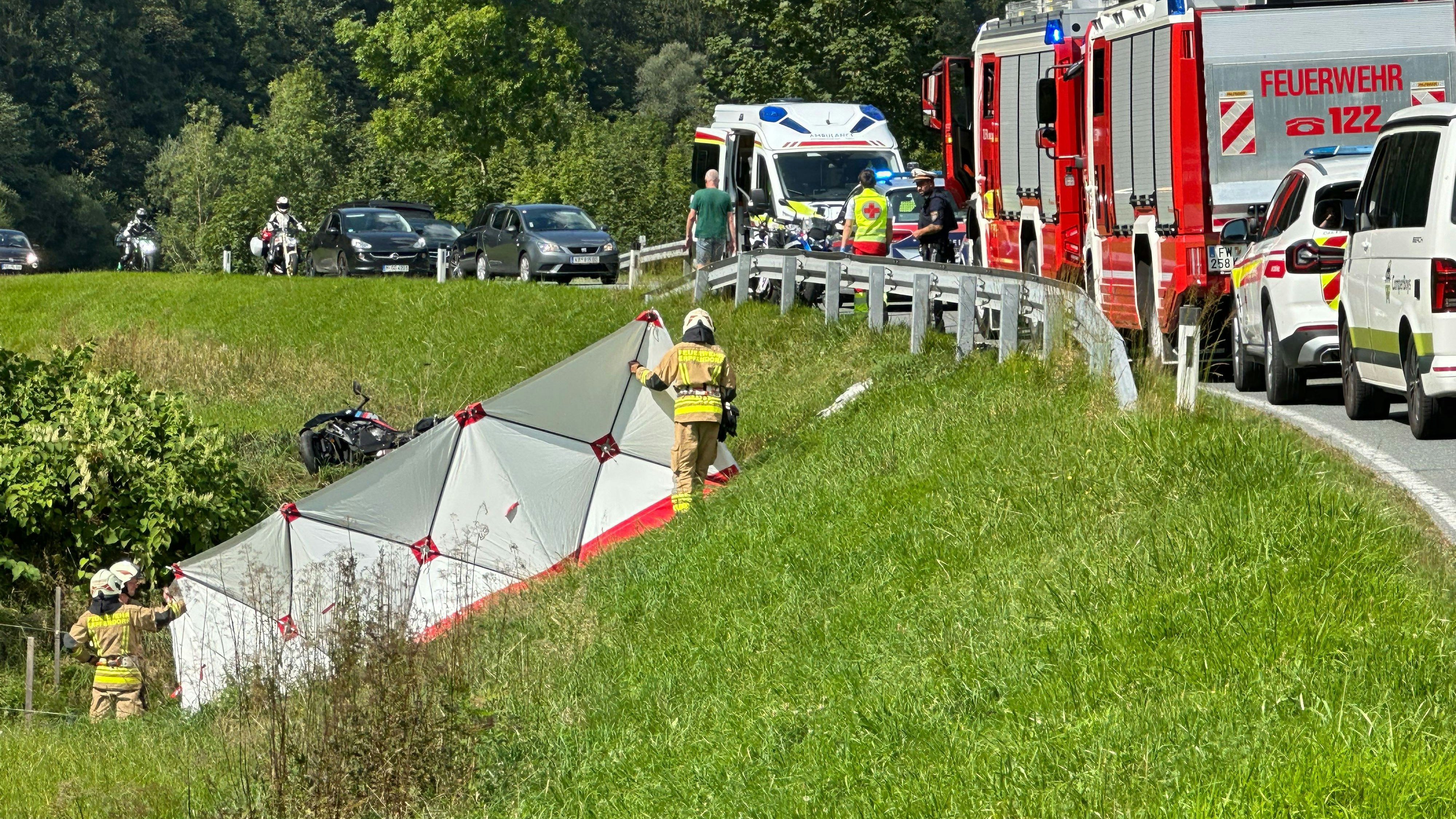 Kirchdorf-Erpfendorf-Schwerer Verkehrsunfall auf der Erpfendorfer Landesstraße  -Fotocredit: ZOOM.TIROL 