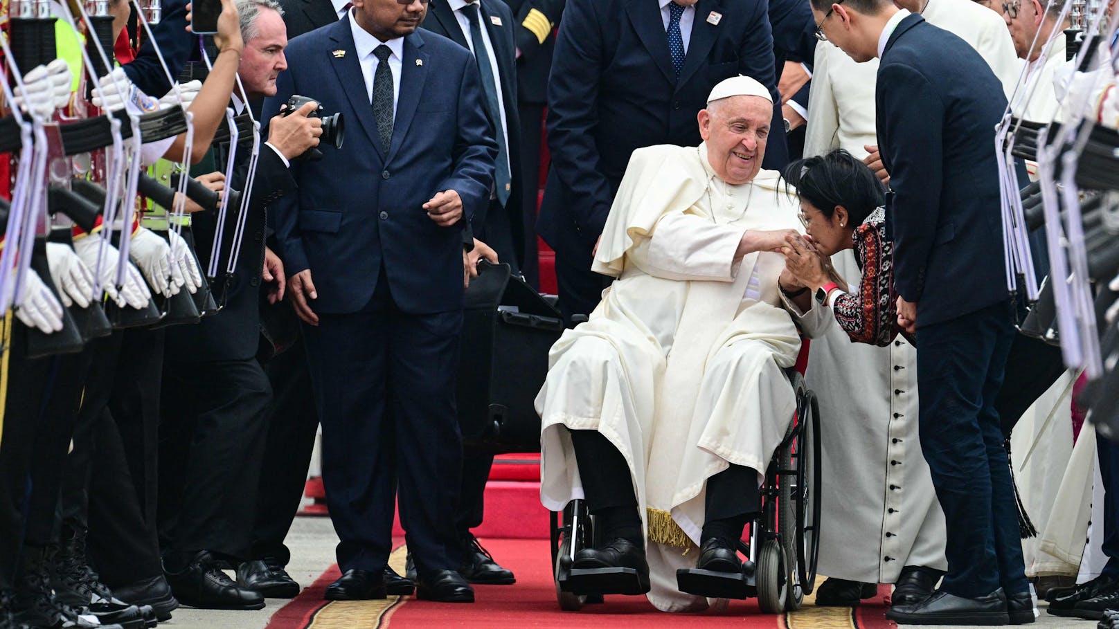 Papst Franziskus startet längste Auslandsreise