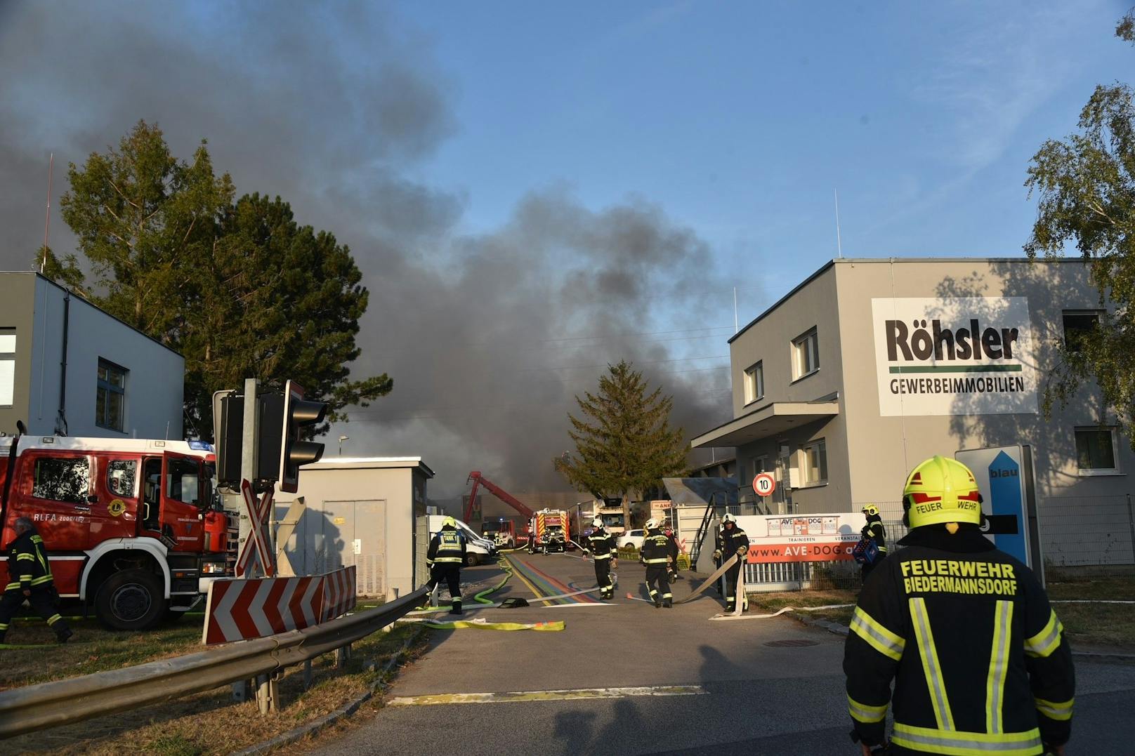 Großbrand in der Industriezone in Wiener Neudorf