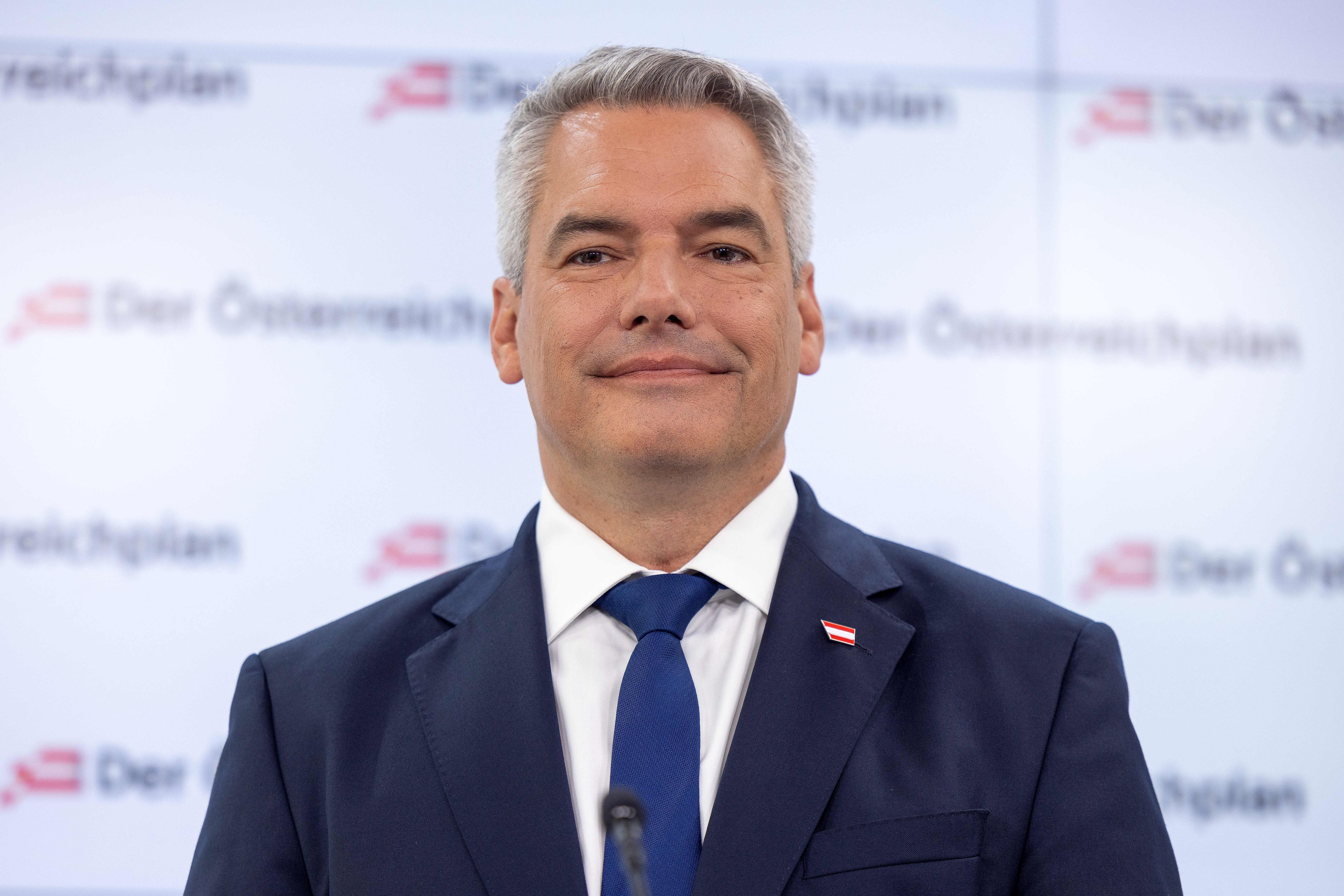 Karl Nehammer kandidiert bei der Nationalratswahl 2024 als Spitzenkandidat für die Österreichische Volkspartei.