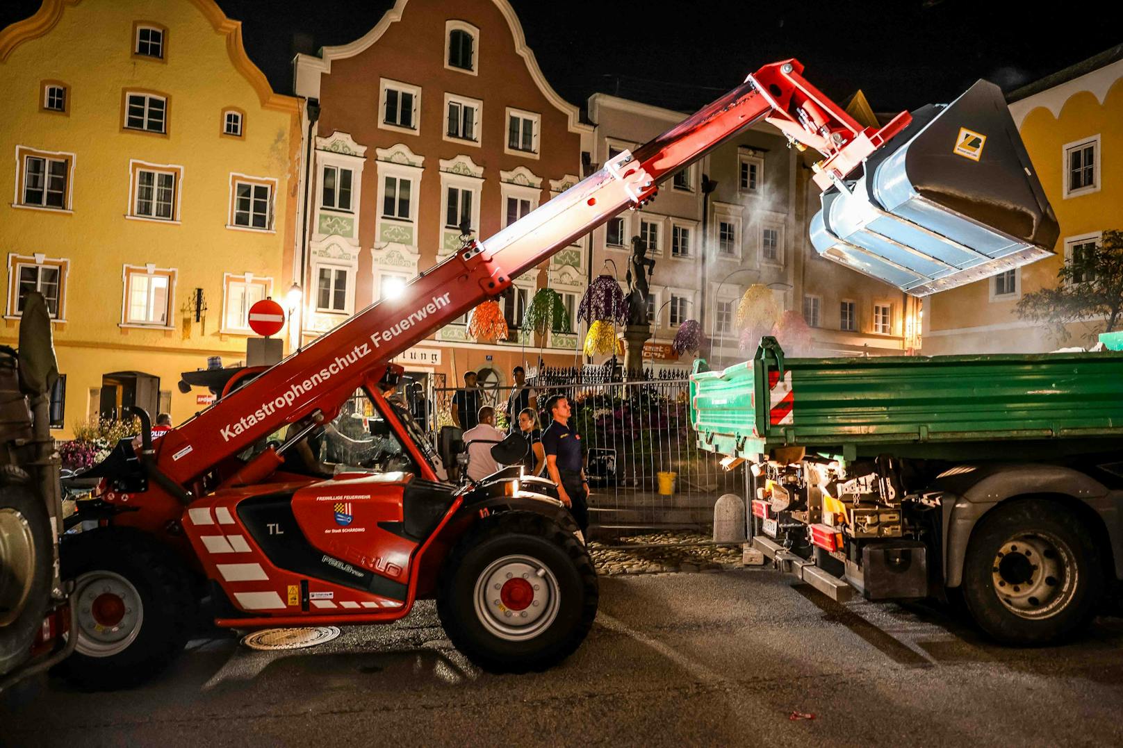 Nach dem Einsturz eines Kellers in Schärding (Oberösterreich) sind in der Nacht auf Mittwoch die beiden verschütteten Bauarbeiter tot geborgen worden.