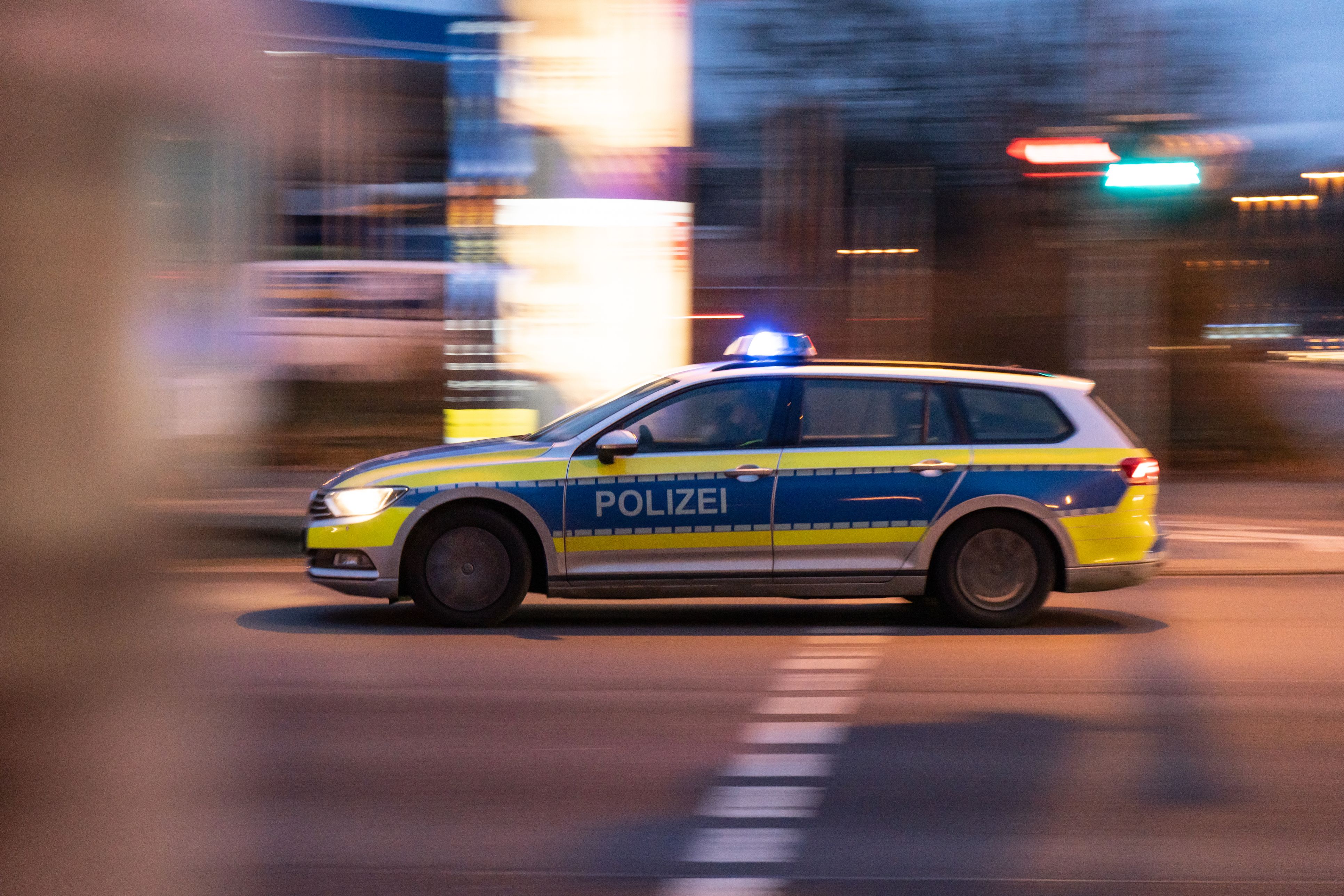 Die Polizei konnte drei Verdächtige anhalten. (Symbolbild)