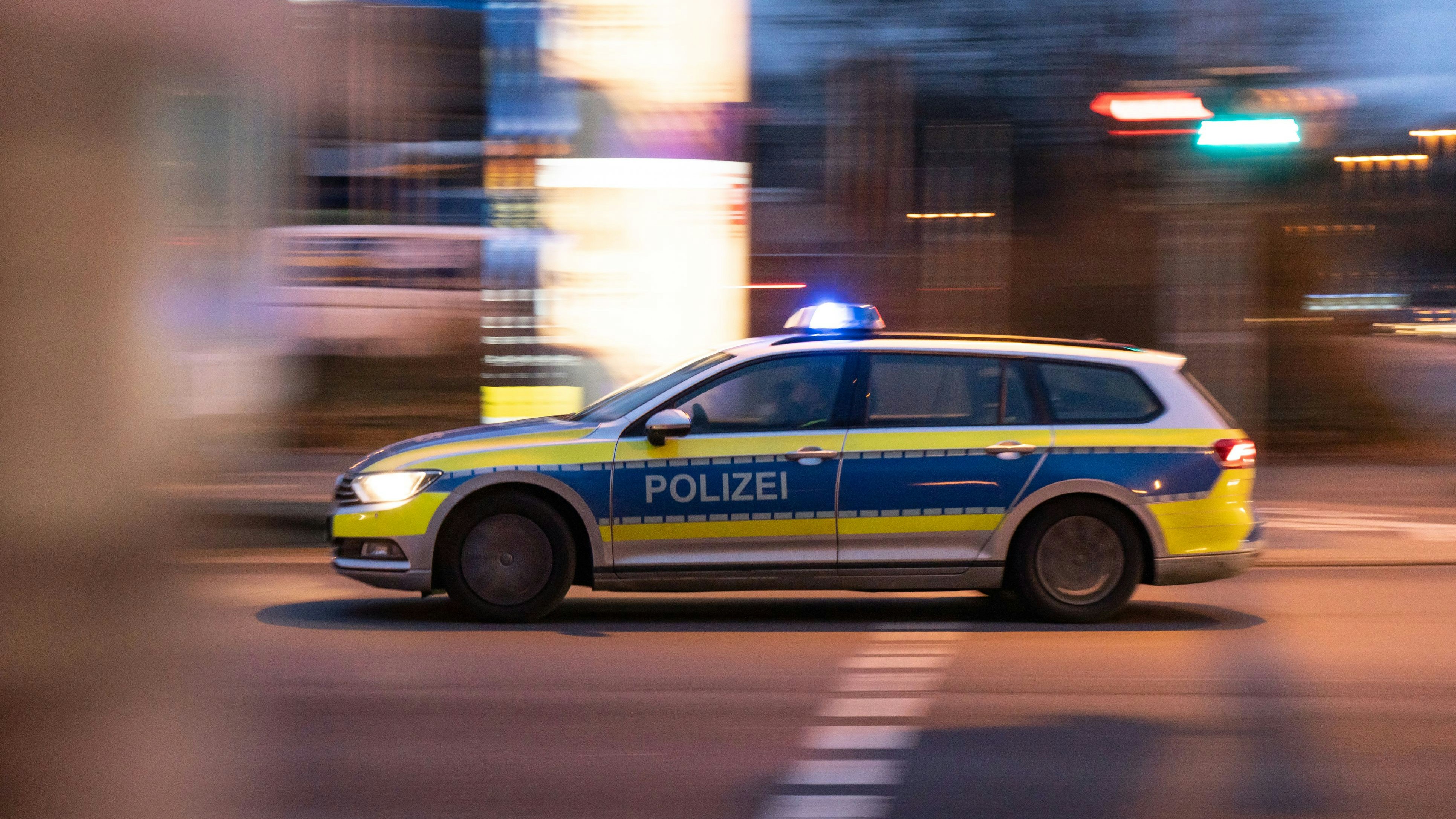 Die Polizei konnte drei Verdächtige anhalten. (Symbolbild)