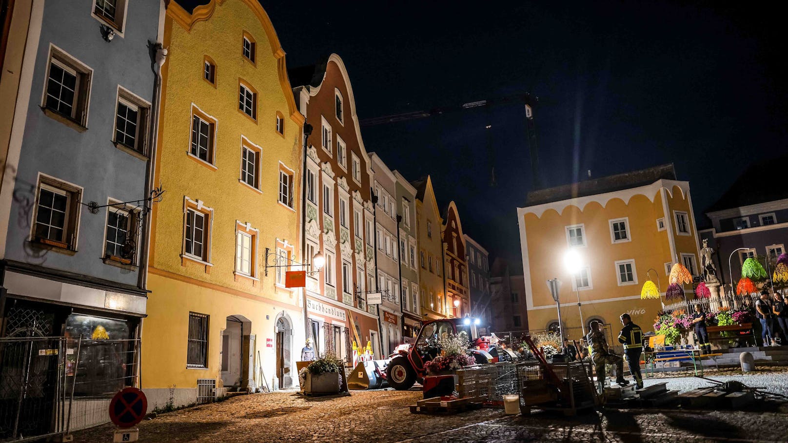 Nach dem Einsturz eines Kellers in Schärding (Oberösterreich) sind in der Nacht auf Mittwoch die beiden verschütteten Bauarbeiter tot geborgen worden.