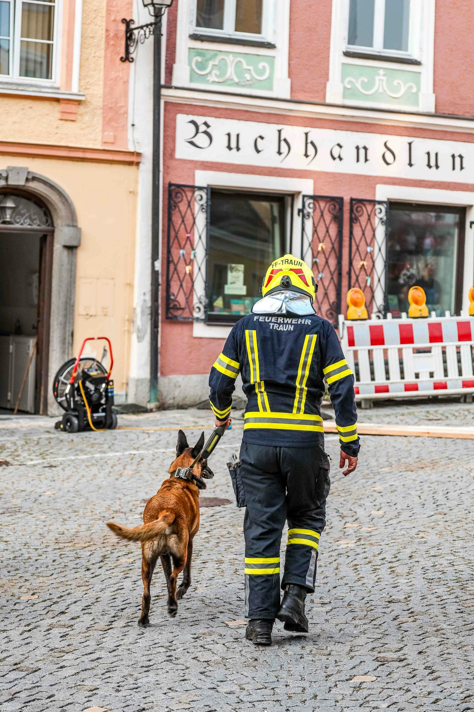 Nach dem Einsturz eines Kellers in Schärding (Oberösterreich) sind in der Nacht auf Mittwoch die beiden verschütteten Bauarbeiter tot geborgen worden.