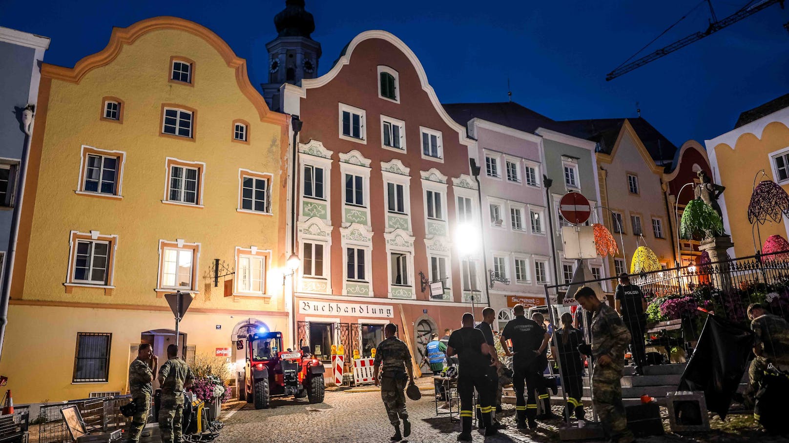 Nach dem Einsturz eines Kellers in Schärding (Oberösterreich) sind in der Nacht auf Mittwoch die beiden verschütteten Bauarbeiter tot geborgen worden.